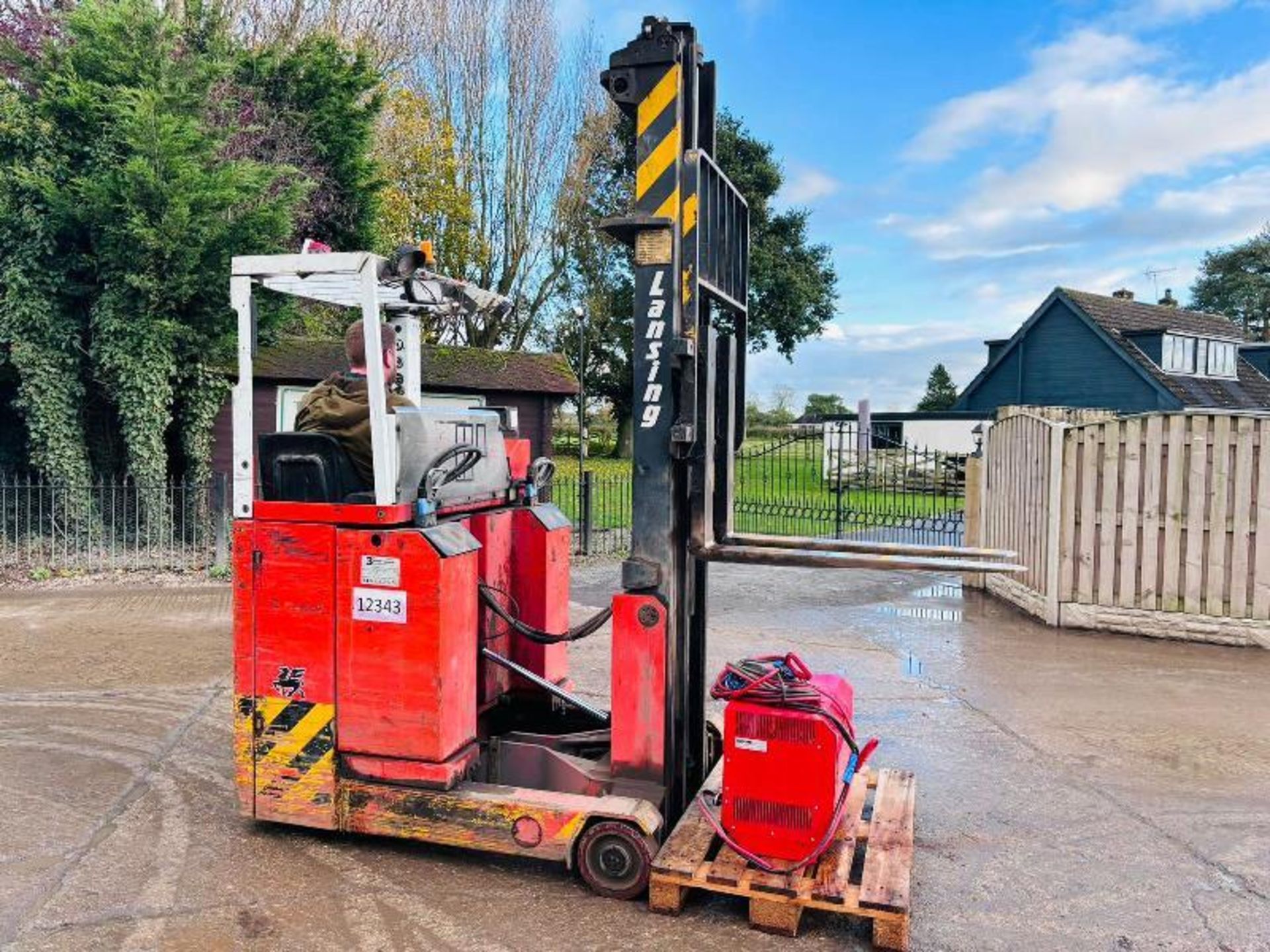 LANCING R16P TL BATTERY FORKLIFT C/W BATTERY CHARGER - Image 5 of 15