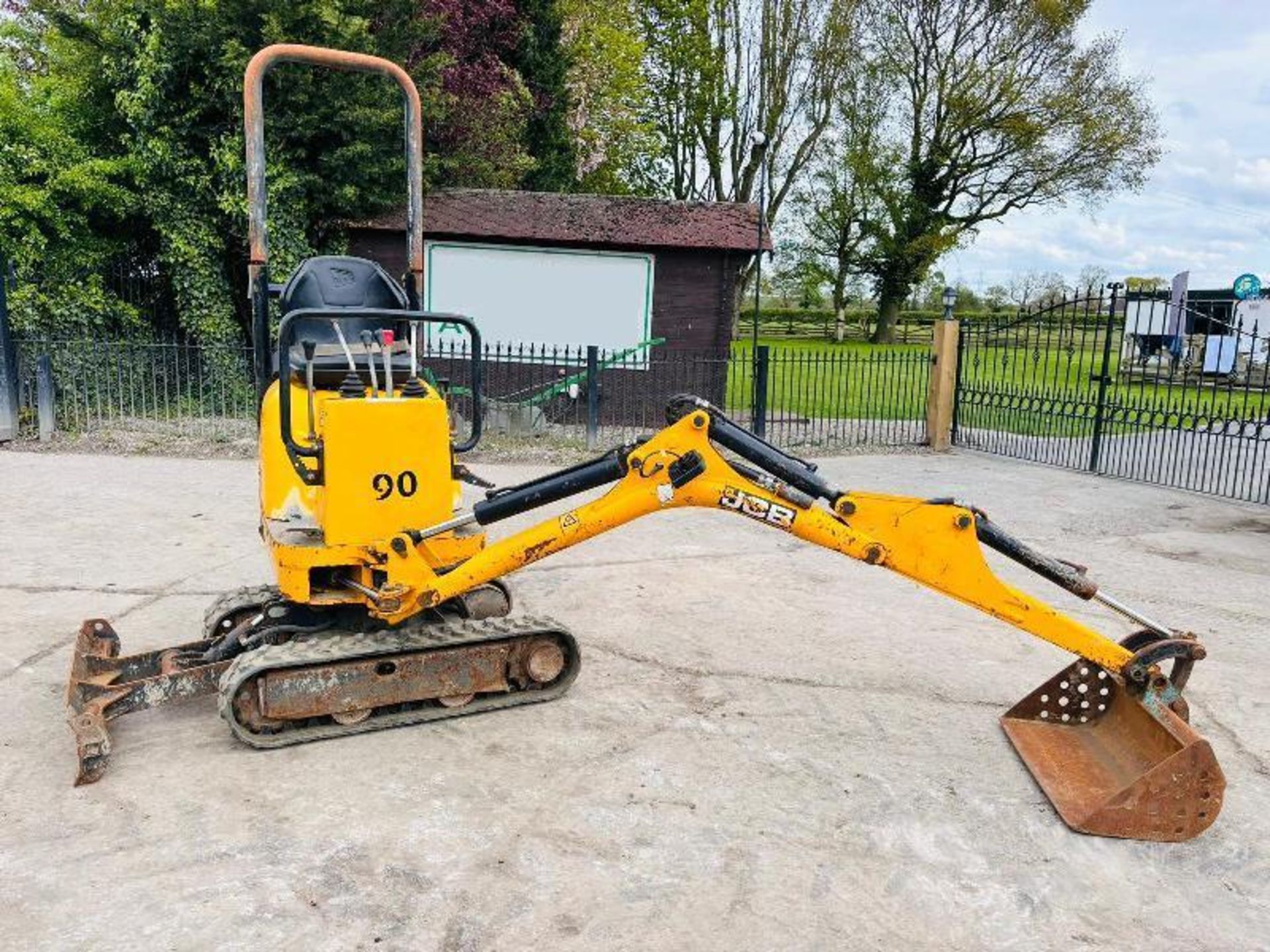 JCB 8008 EXCAVATOR *YEAR 2018, 1398 HOURS* C/W EXPANDING TRACKS - Image 11 of 12