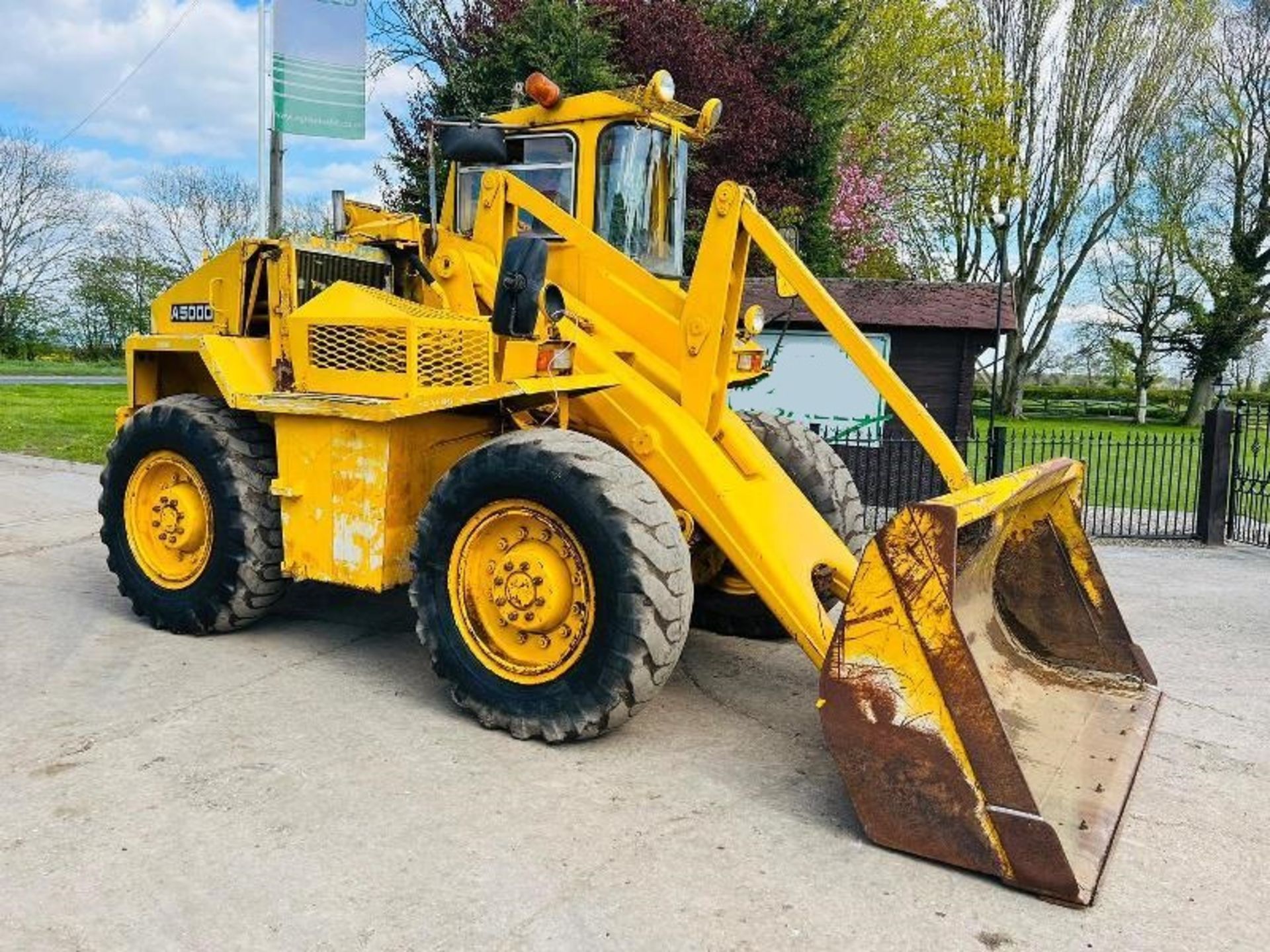 MUIR HILL A5000 4WD LOADING SHOVEL C/W PERKINS ENGINE & 4 WHEEL STEER - Image 3 of 15