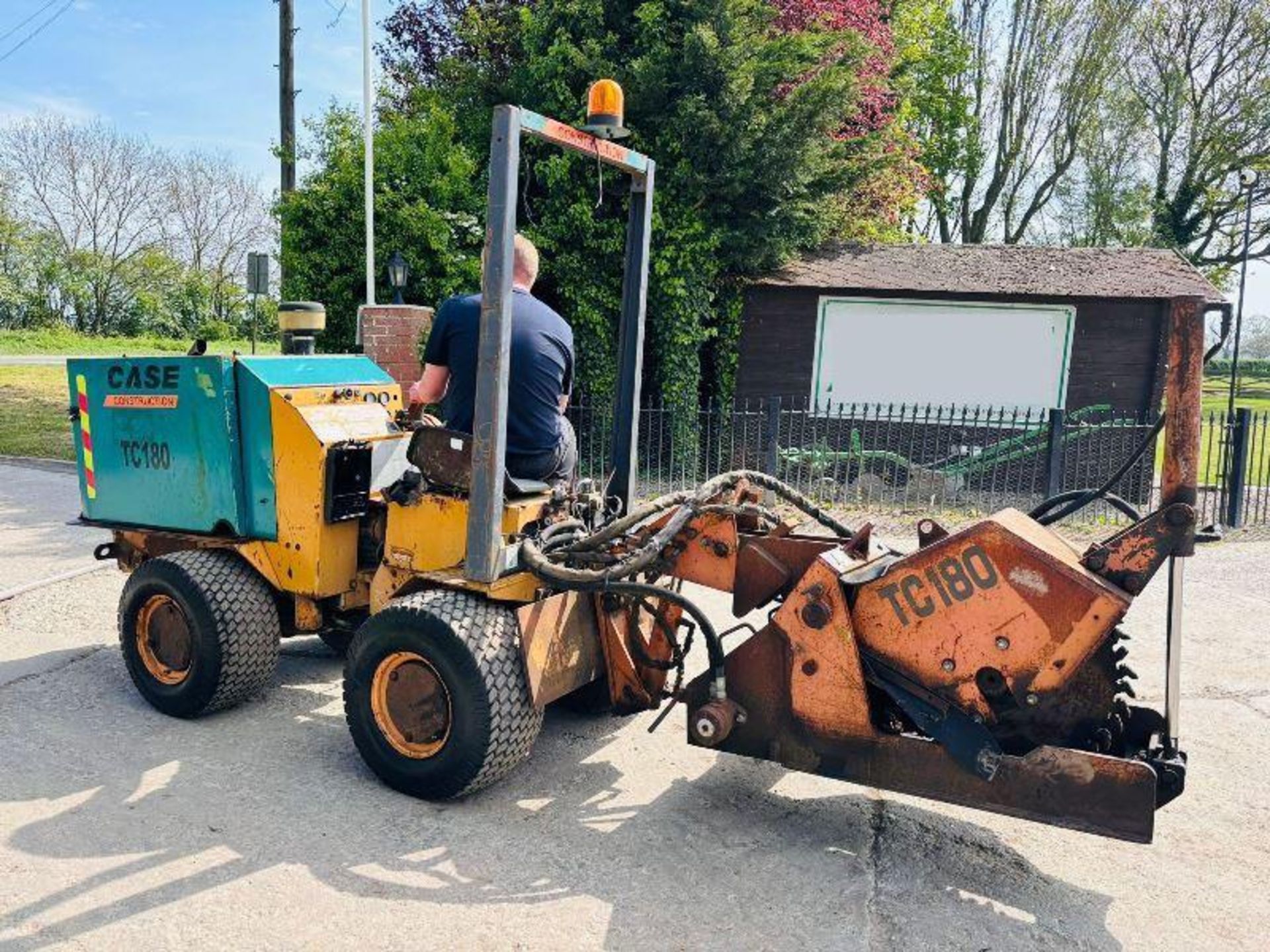 CASE TC180 ARTICULATED ROAD SAW C/W ROLE BAR & KUBOTA ENGINE