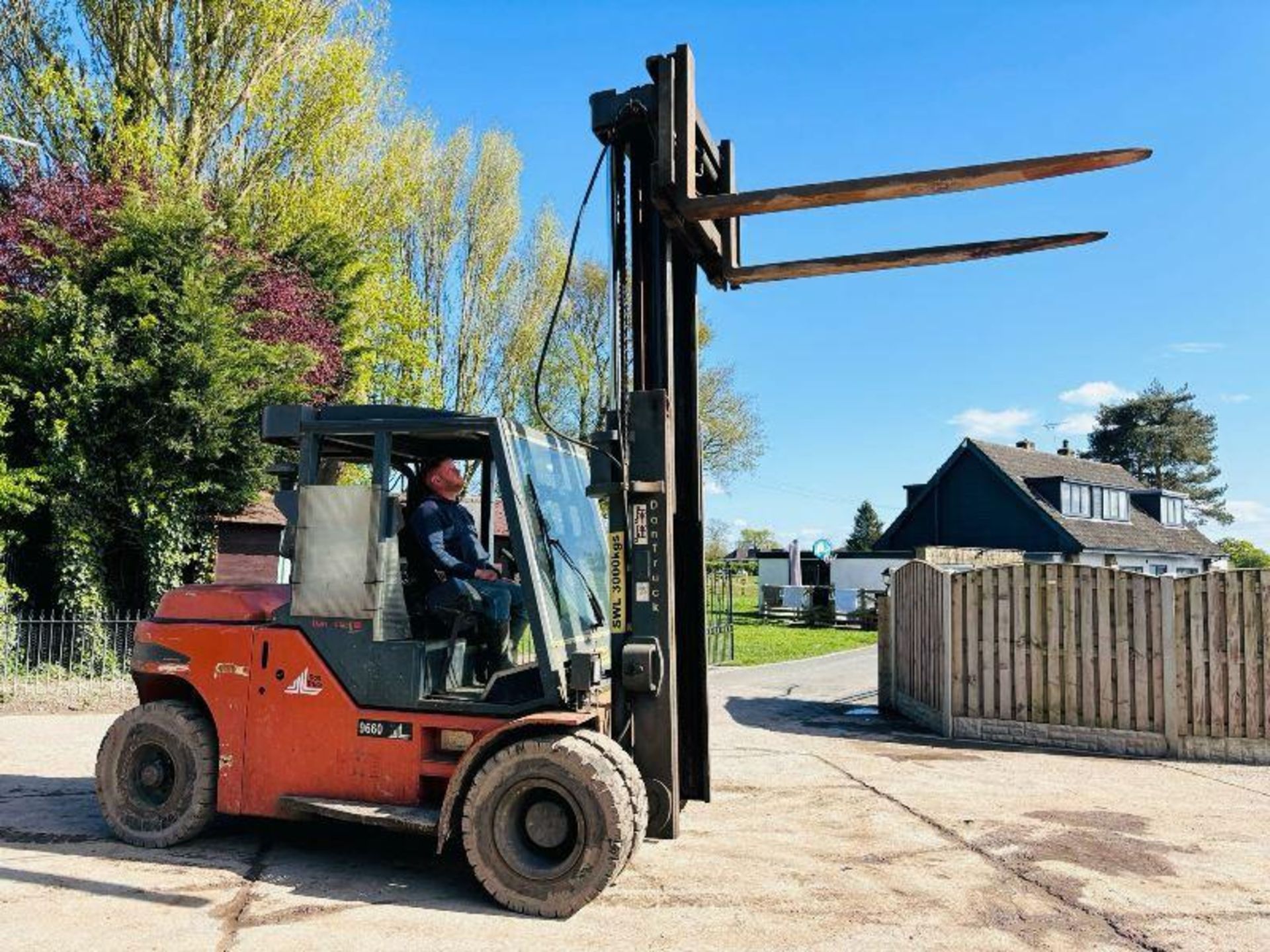 DANTRUCK 9660D 6 TON LIFT DIESEL FORKLIFT C/W SIDE SHIFT - Image 11 of 16