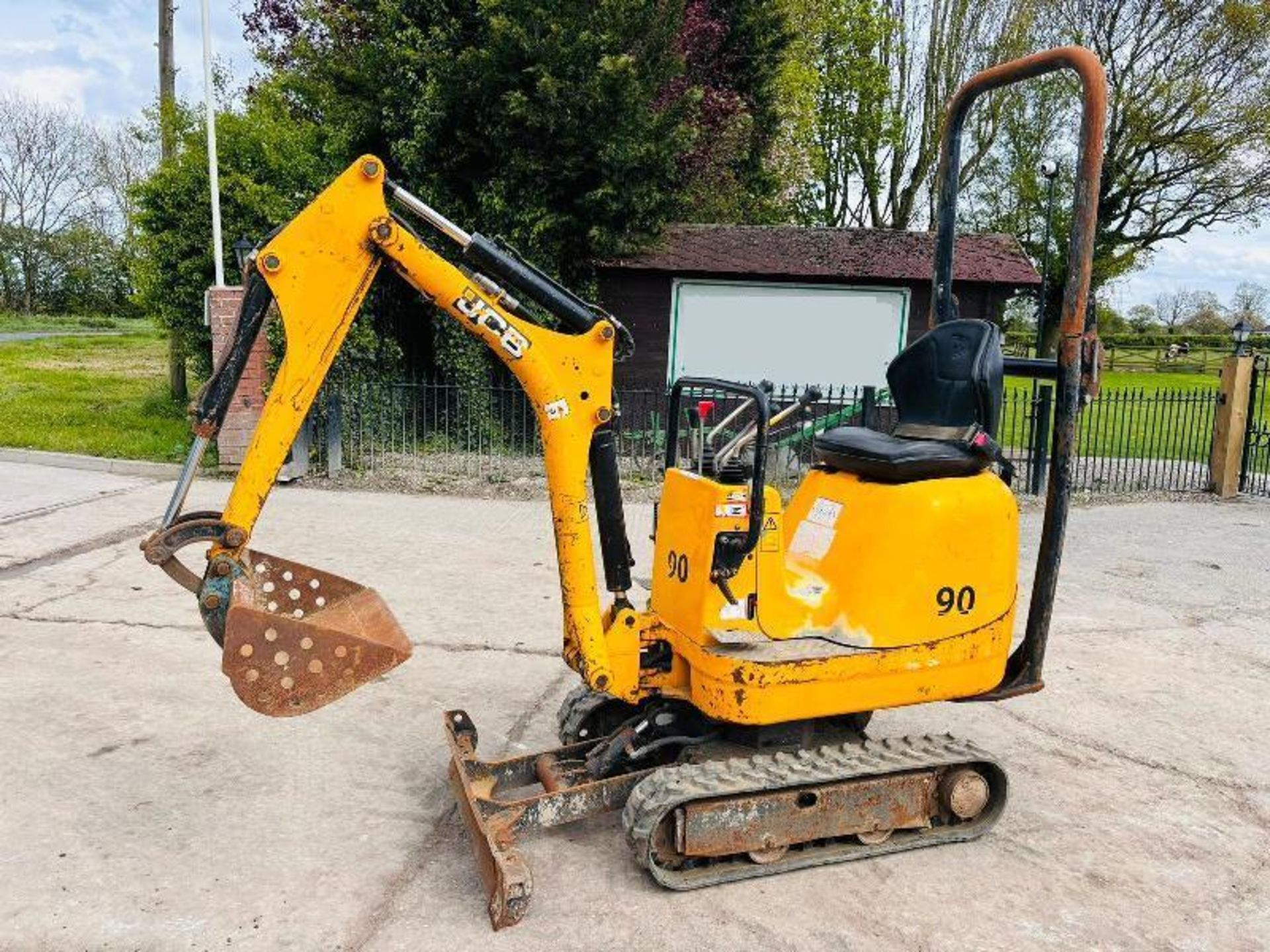 JCB 8008 EXCAVATOR *YEAR 2018, 1398 HOURS* C/W EXPANDING TRACKS