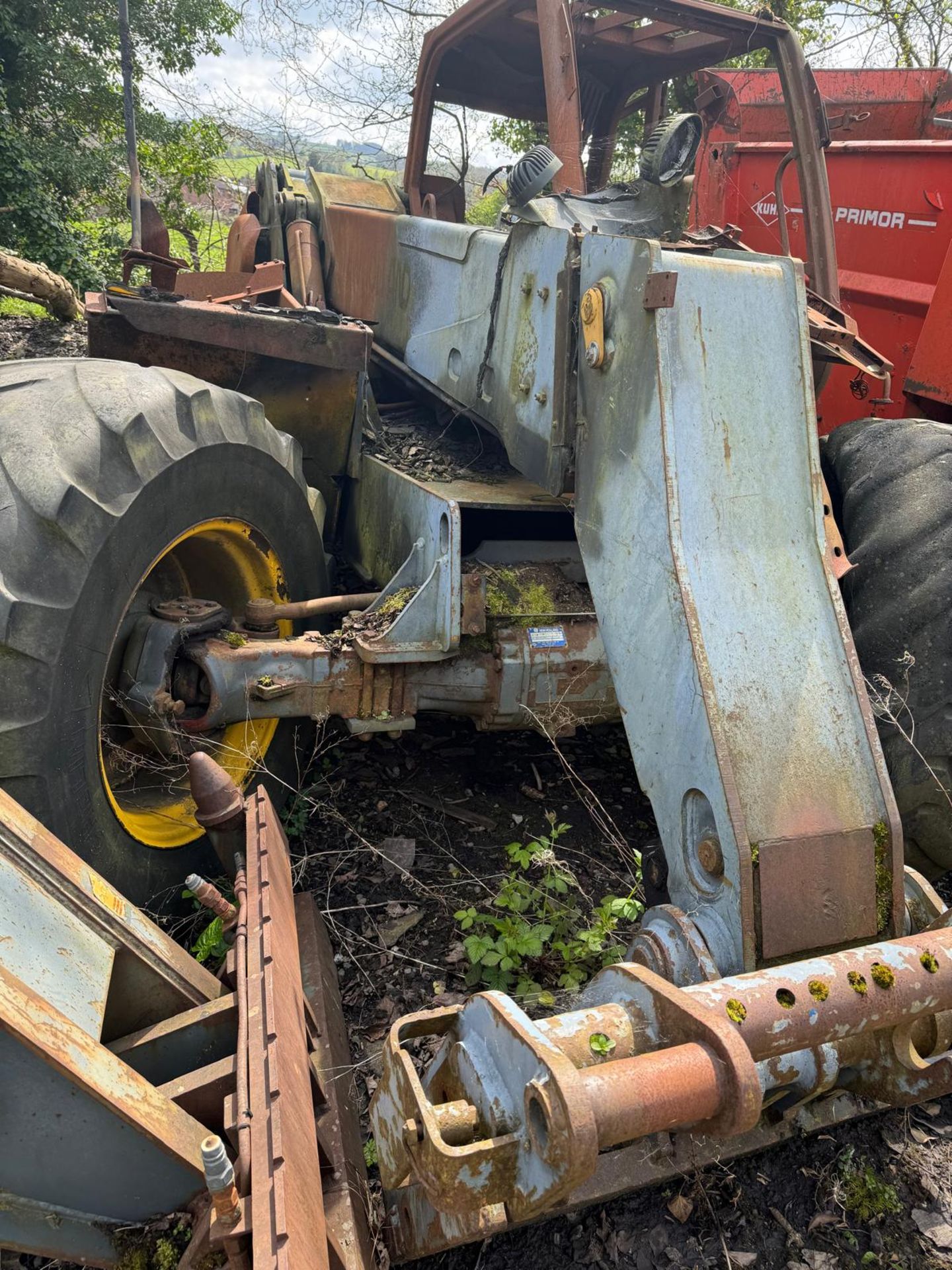 FIRE DAMAGED LM410 NEW HOLLAND TELEHANDLER - Image 3 of 7