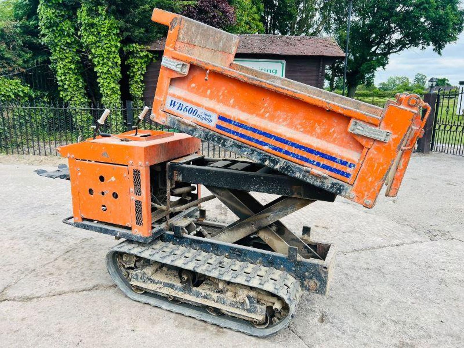 WINBULL WB600 HIGH TIP TRACKED DUMPER C/W MANAL GEAR BOX - Bild 3 aus 13