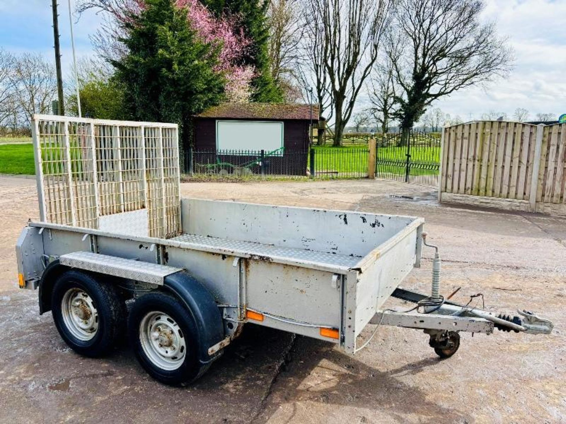 TWIN AXLE PLANT TRAILER C/W LOADING RAMP - Image 6 of 7