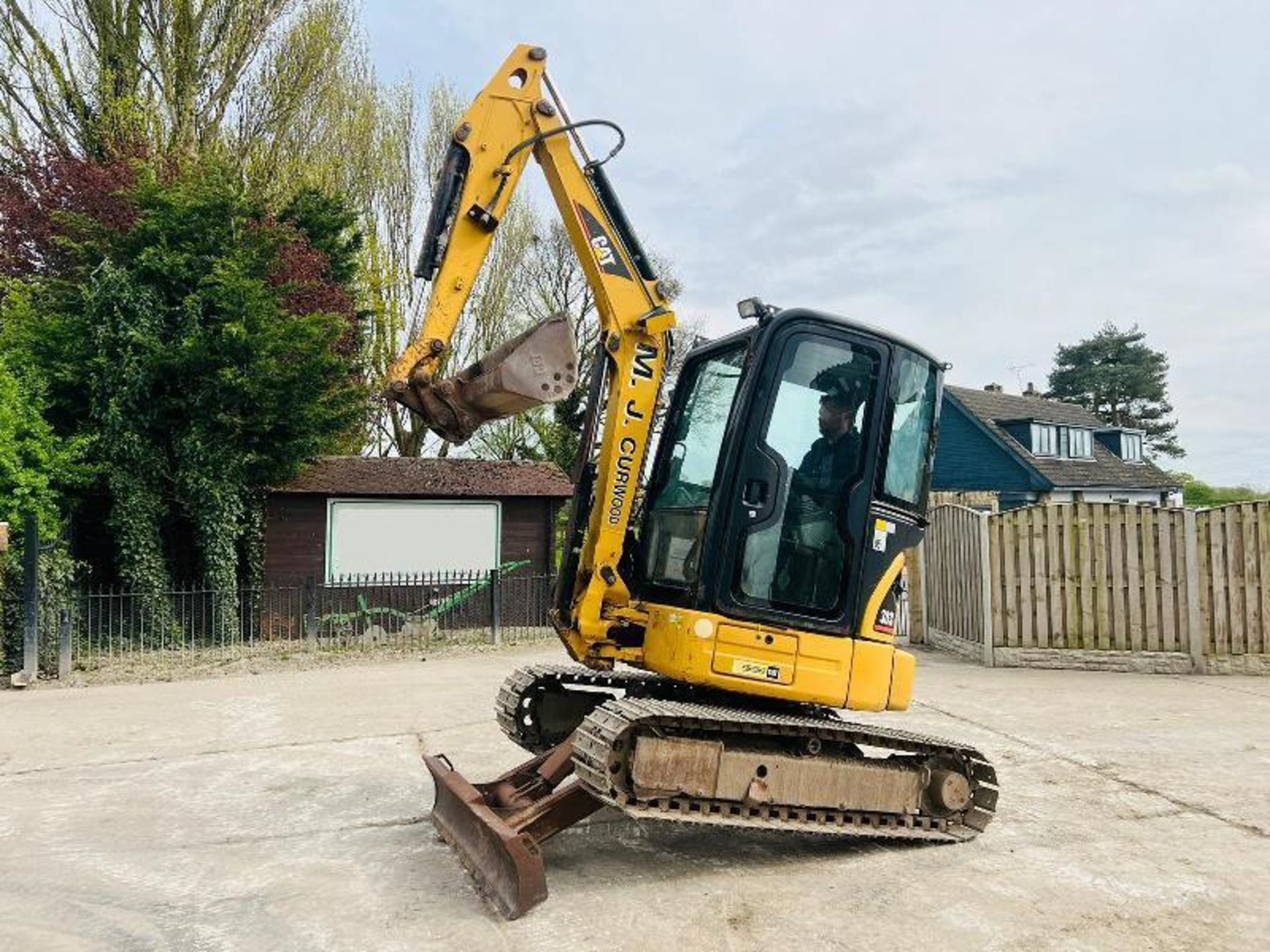 CATERPILLAR 302C TRACKED EXCAVATOR C/W QUICK HITCH & BUCKET - Image 2 of 17