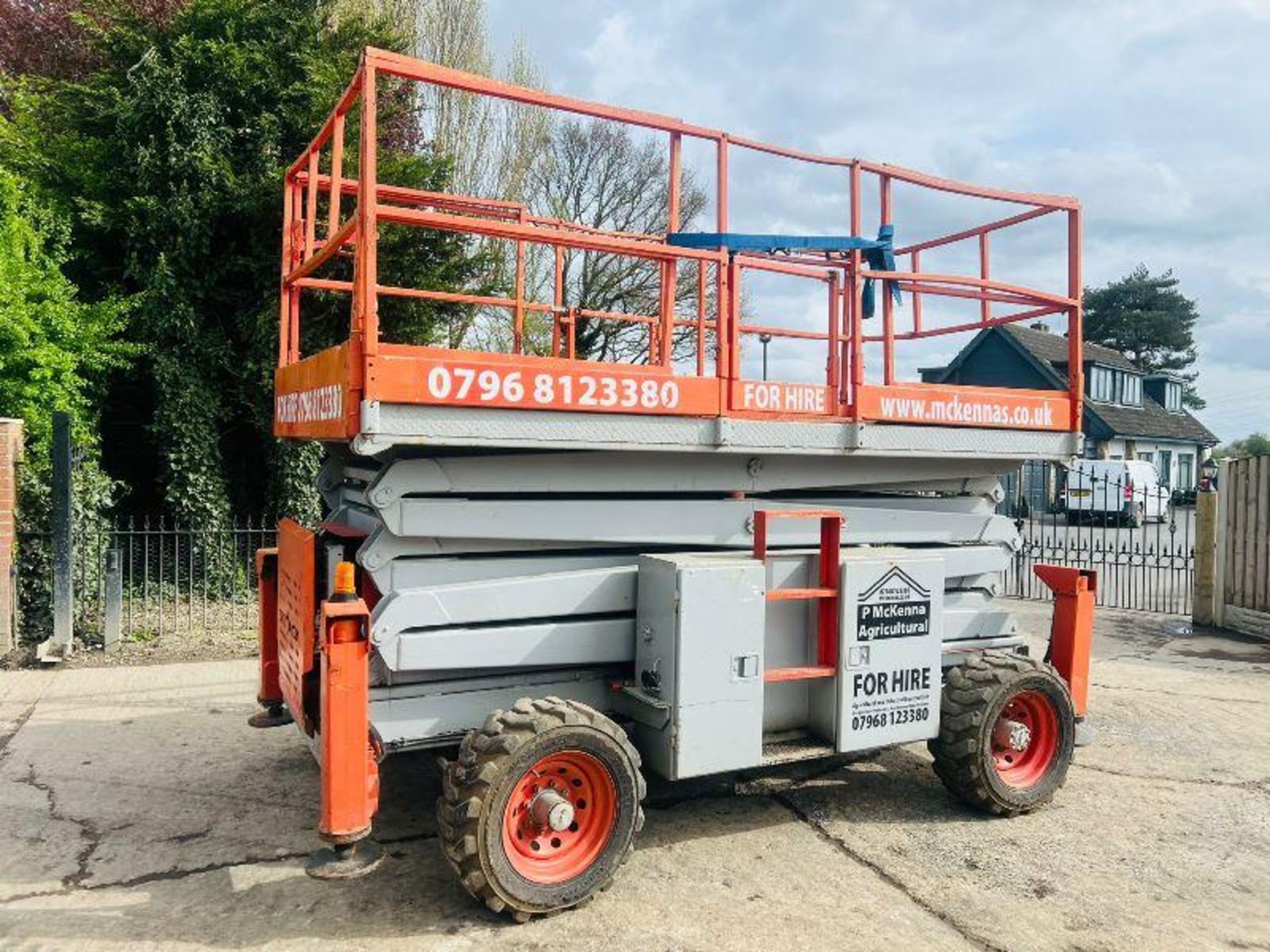 SKYJACK 4WD SCISSOR LIFT C/W KUBOTA ENGINE - Image 11 of 16