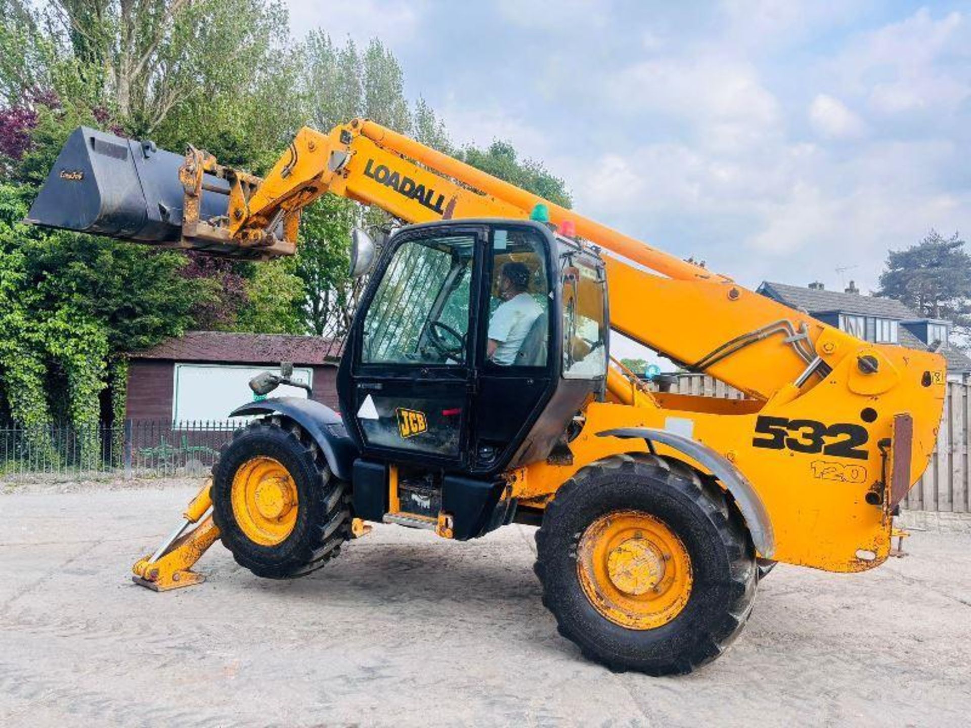 JCB 532-120 4WD TELEHANDLER *12 METER* C/W PALLET TINES & BUCKET - Image 18 of 19