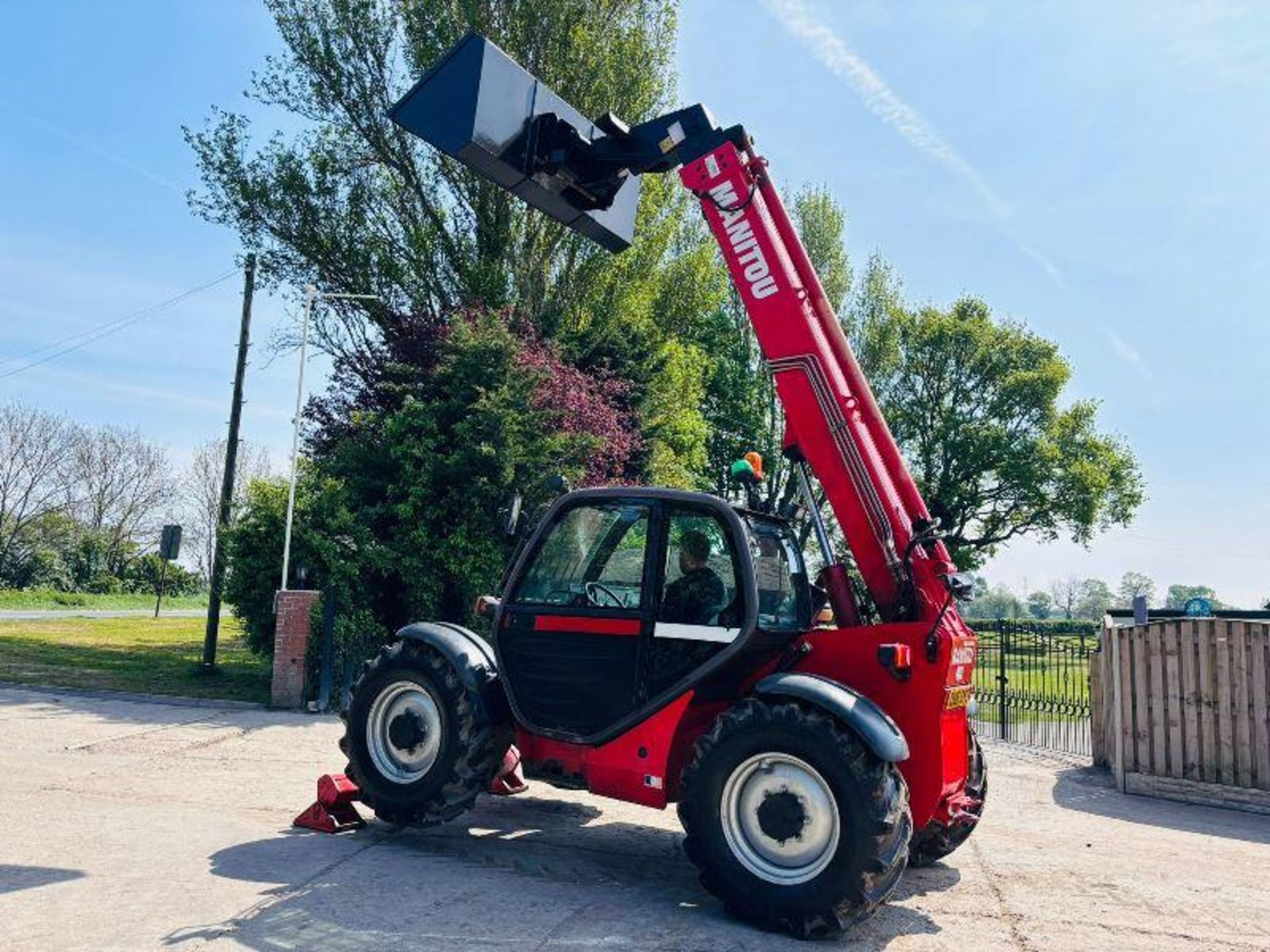 MANITOU MT1030 4WD TELEHANDLER *10.5 METER REACH, 8384 HOURS* C/W PALLET TINES - Image 3 of 18