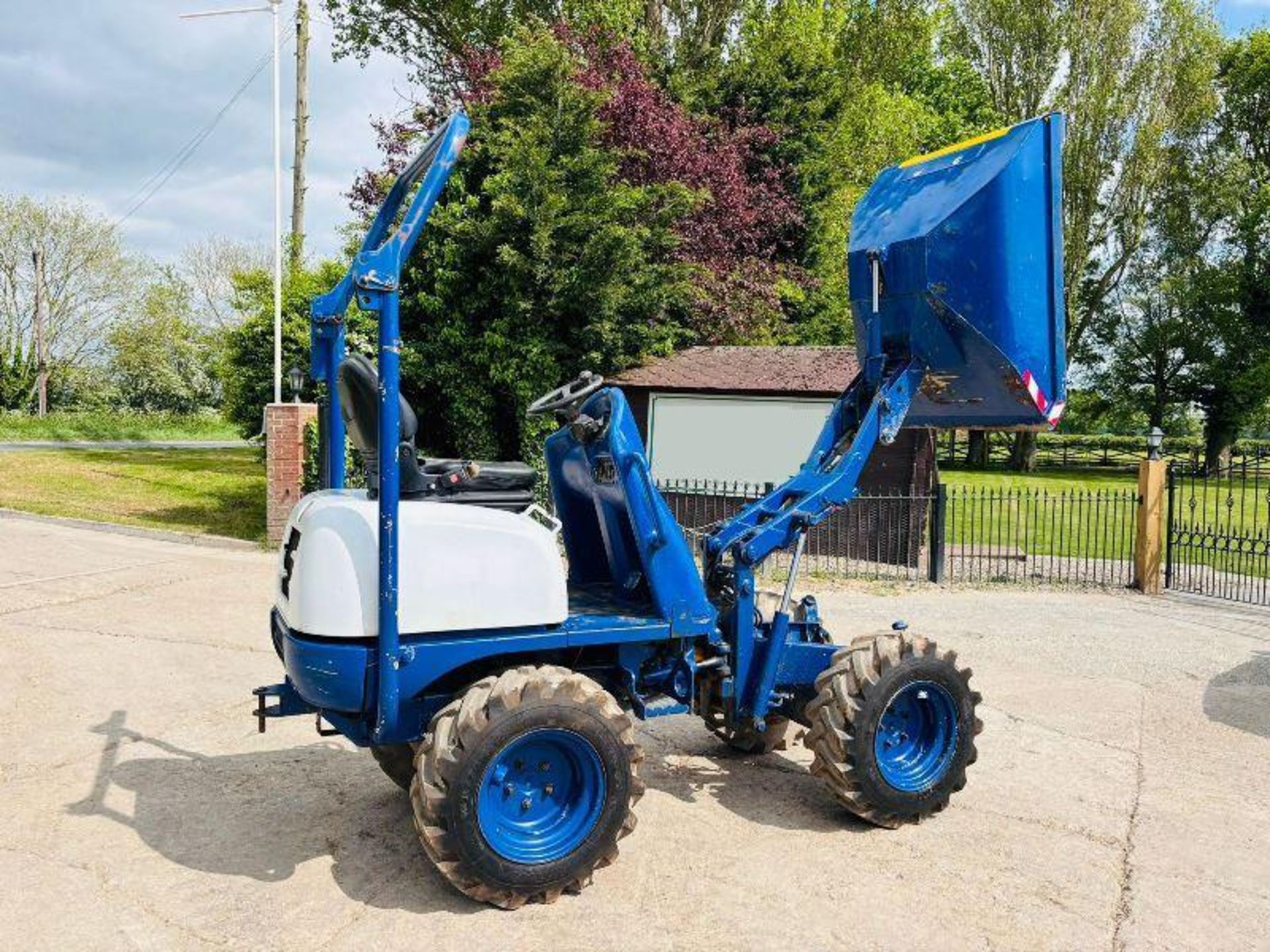 WACKER NEUSON 1001 HIGH TIP 4WD DUMPER *YEAR 2014, ONLY 1480 HOURS* - Image 2 of 16