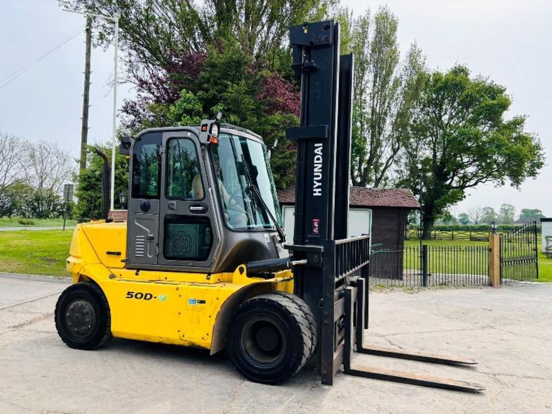 HYUNDAI 50D-9 DIESEL FORKLIFT *YEAR 2016, 5 TON LIFT* C/W SIDE SHIFT  - Image 3 of 18