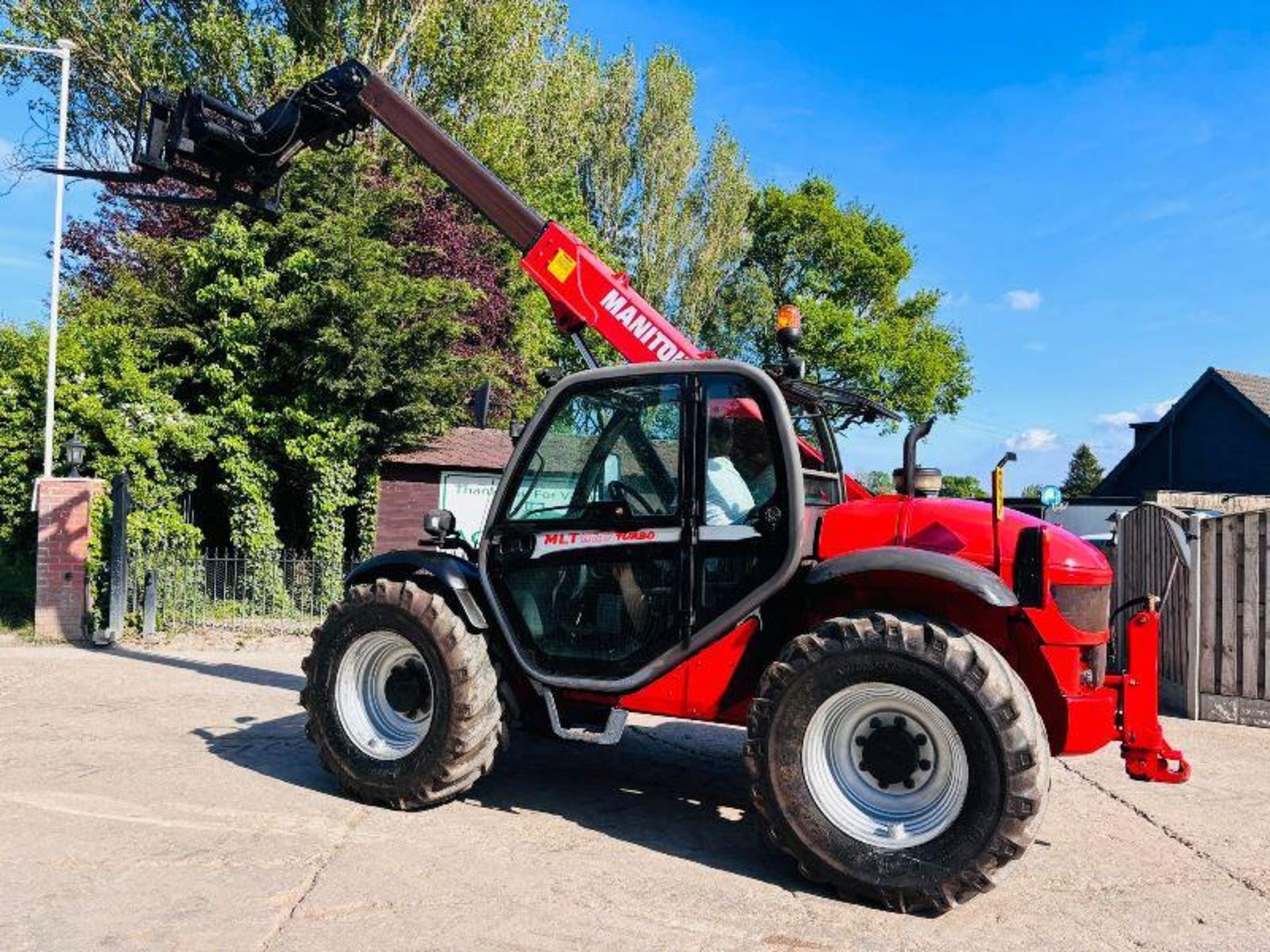 MANITOU MLT627 TELEHANDLER *AG-SPEC, YEAR 2009* C/W PICK UP HITCH - Image 2 of 16