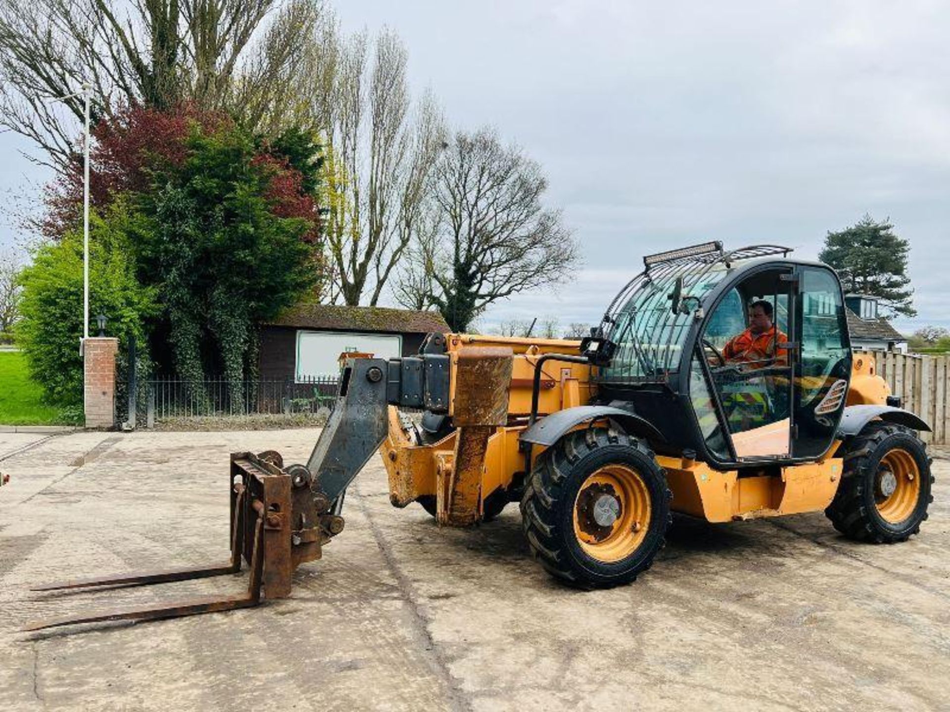 CASE TX170 4WD TELEHANDLER *17 METER REACH* C/W PALLET TINES