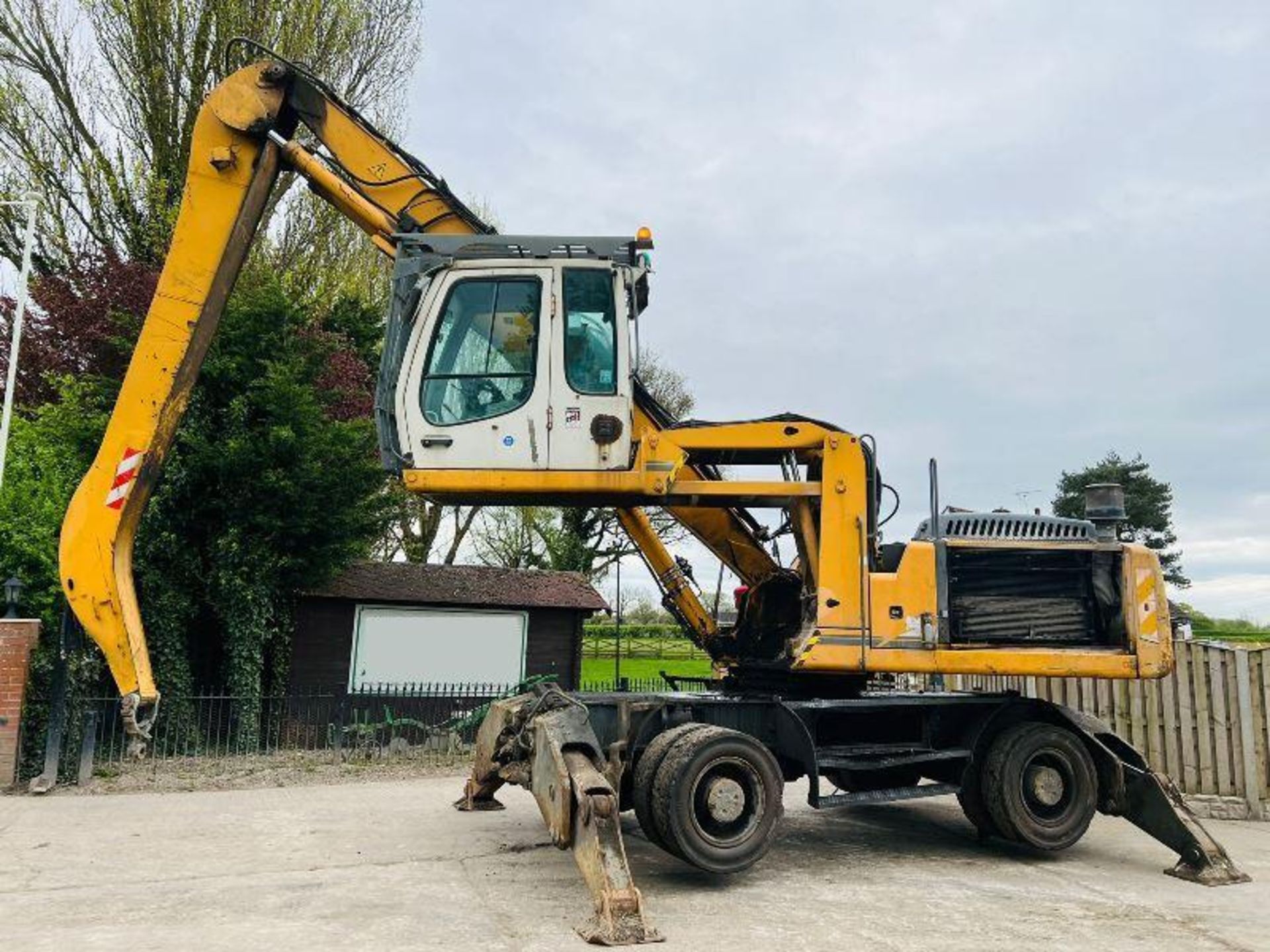 LIEBHERR 924 HIGH RISE CABIN SCRAP HANDLER *YEAR 2010*