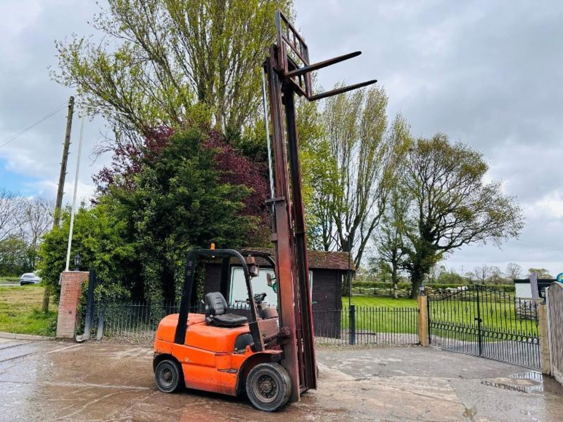 HELI HFD25 DIESEL FORKLIFT C/W PALLET TINES & SIDE SHIFT - Image 15 of 18