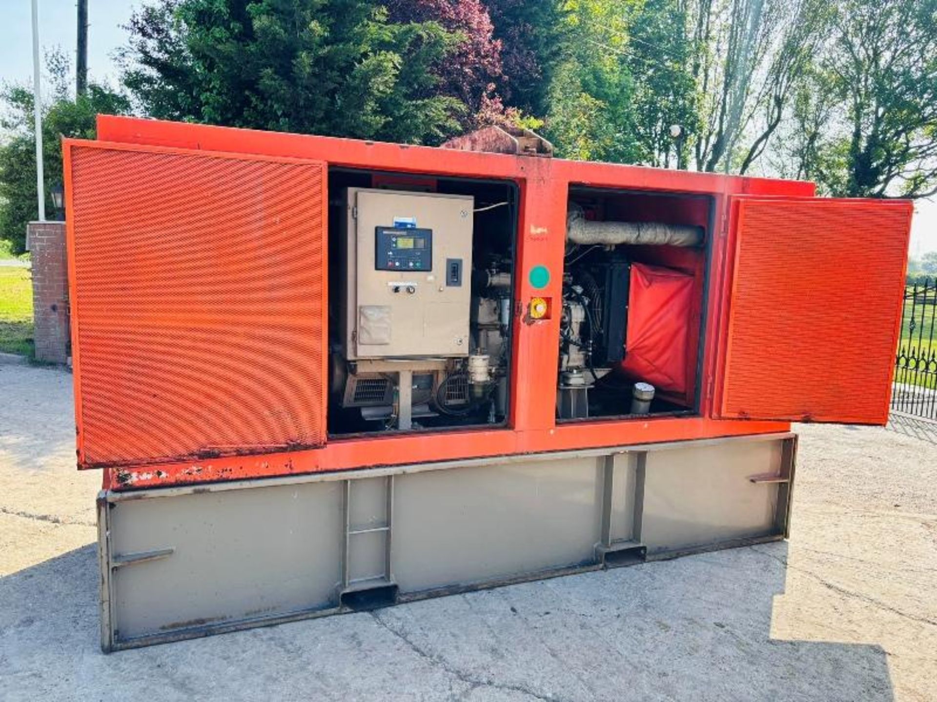 STAMFORD 37.5KVA GENERATOR C/W IVECO ENGINE - Image 4 of 14