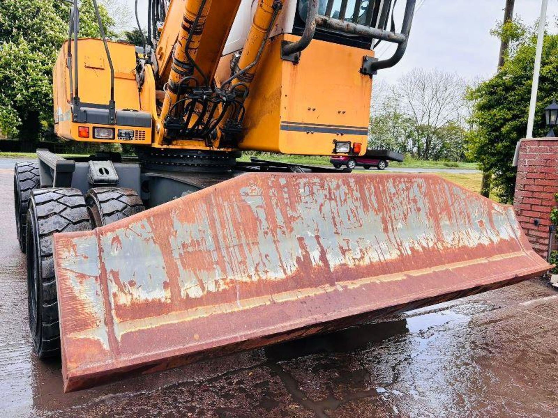 LIEBHERR 924C HIGH RISED MATERIAL HANDLER C/W HYDRAULIC ROTATING LOG GRAB - Image 8 of 19