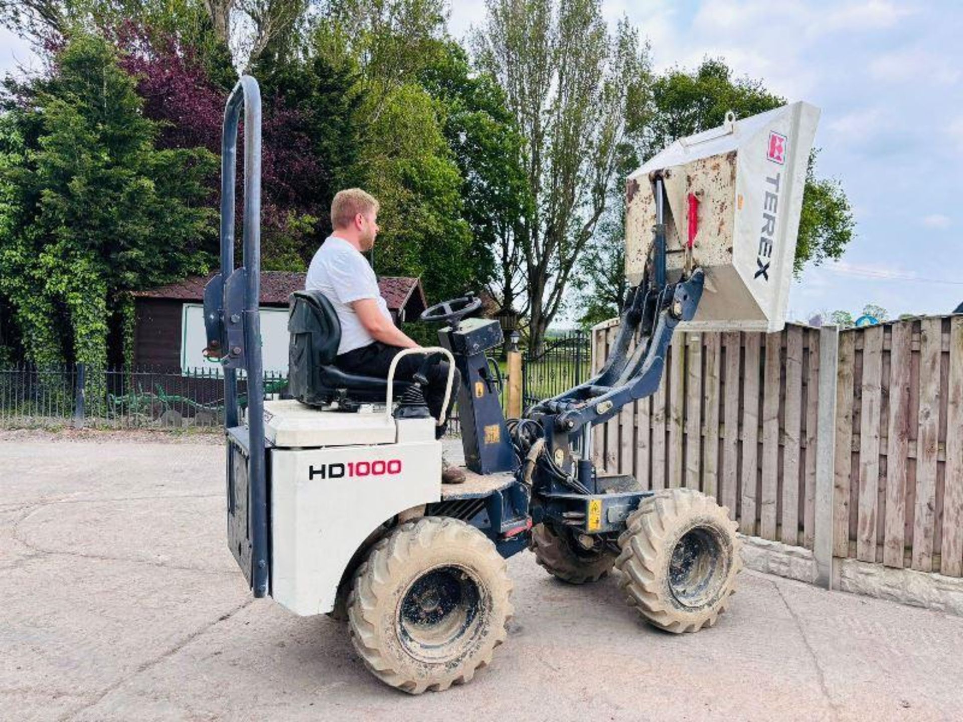 TEREX HD1000 HIGH TIP 4WD DUMPER C/W ROLE BAR - Image 16 of 16