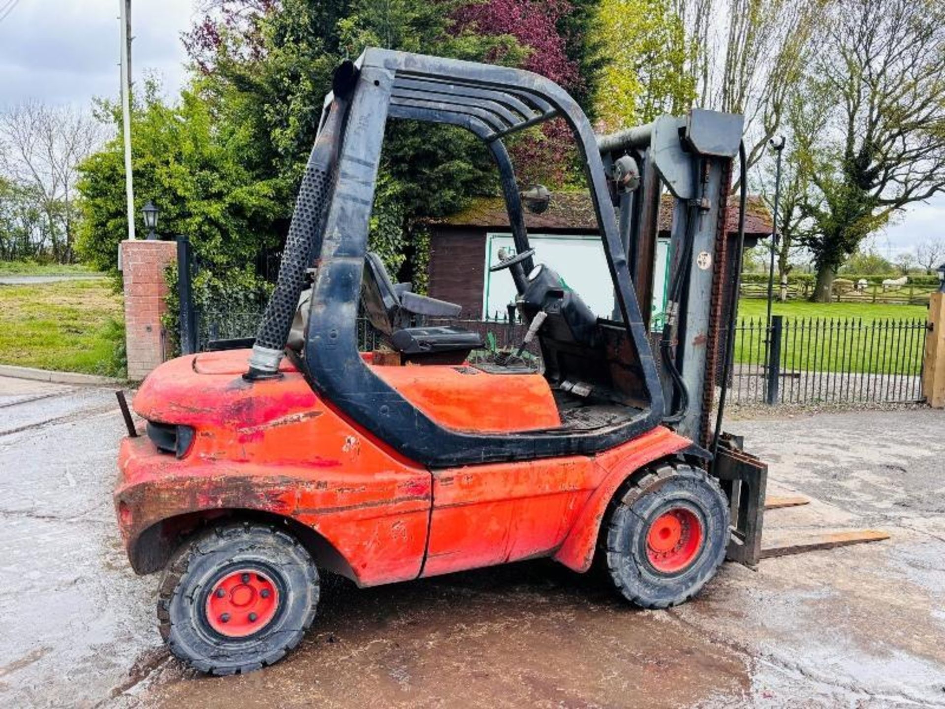 LINDE H30D DIESEL FORKLIFT C/W SIDE SHIFT & PERKINS ENGINE - Image 13 of 13