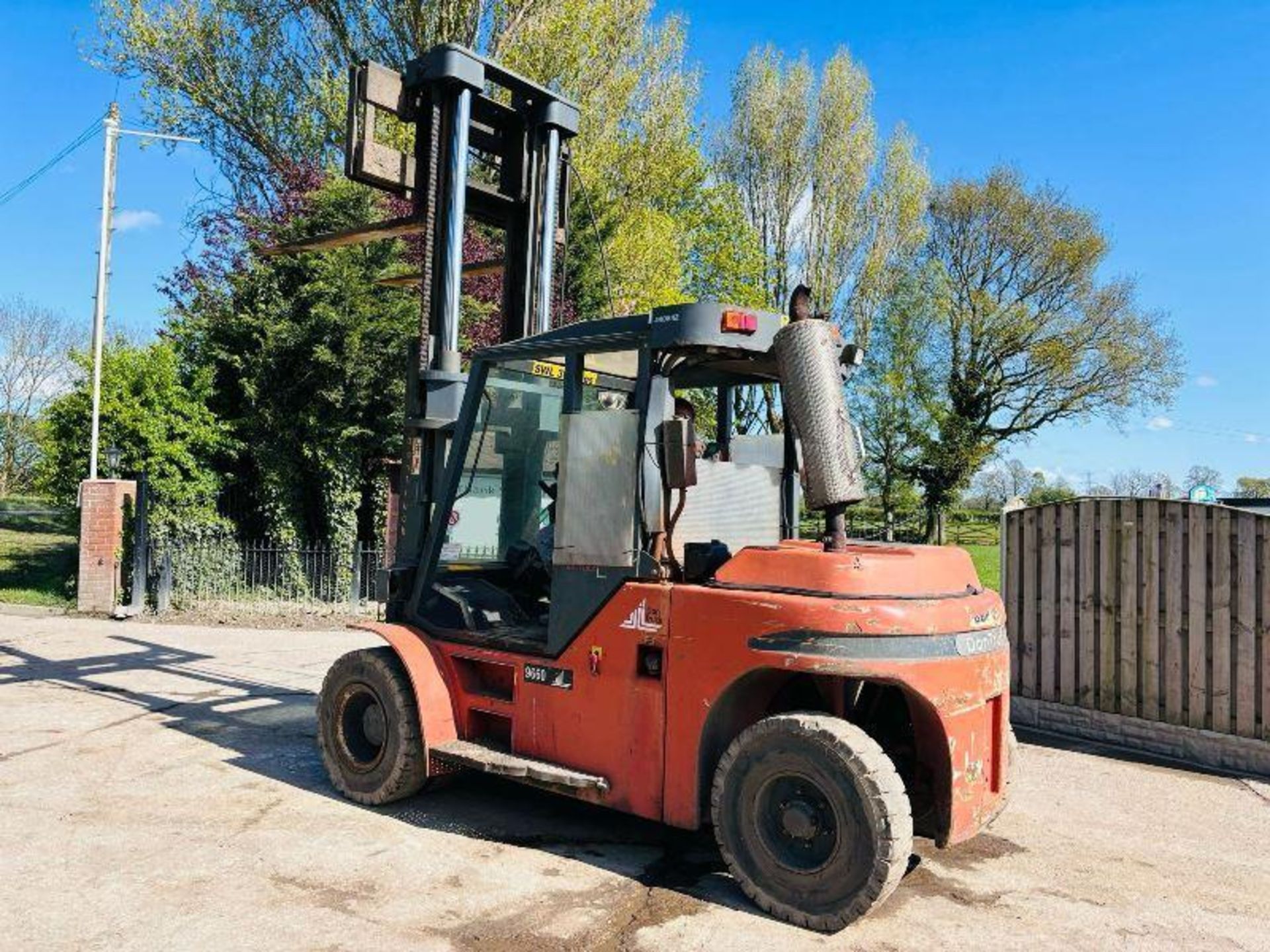 DANTRUCK 9660D 6 TON LIFT DIESEL FORKLIFT C/W SIDE SHIFT - Image 4 of 16