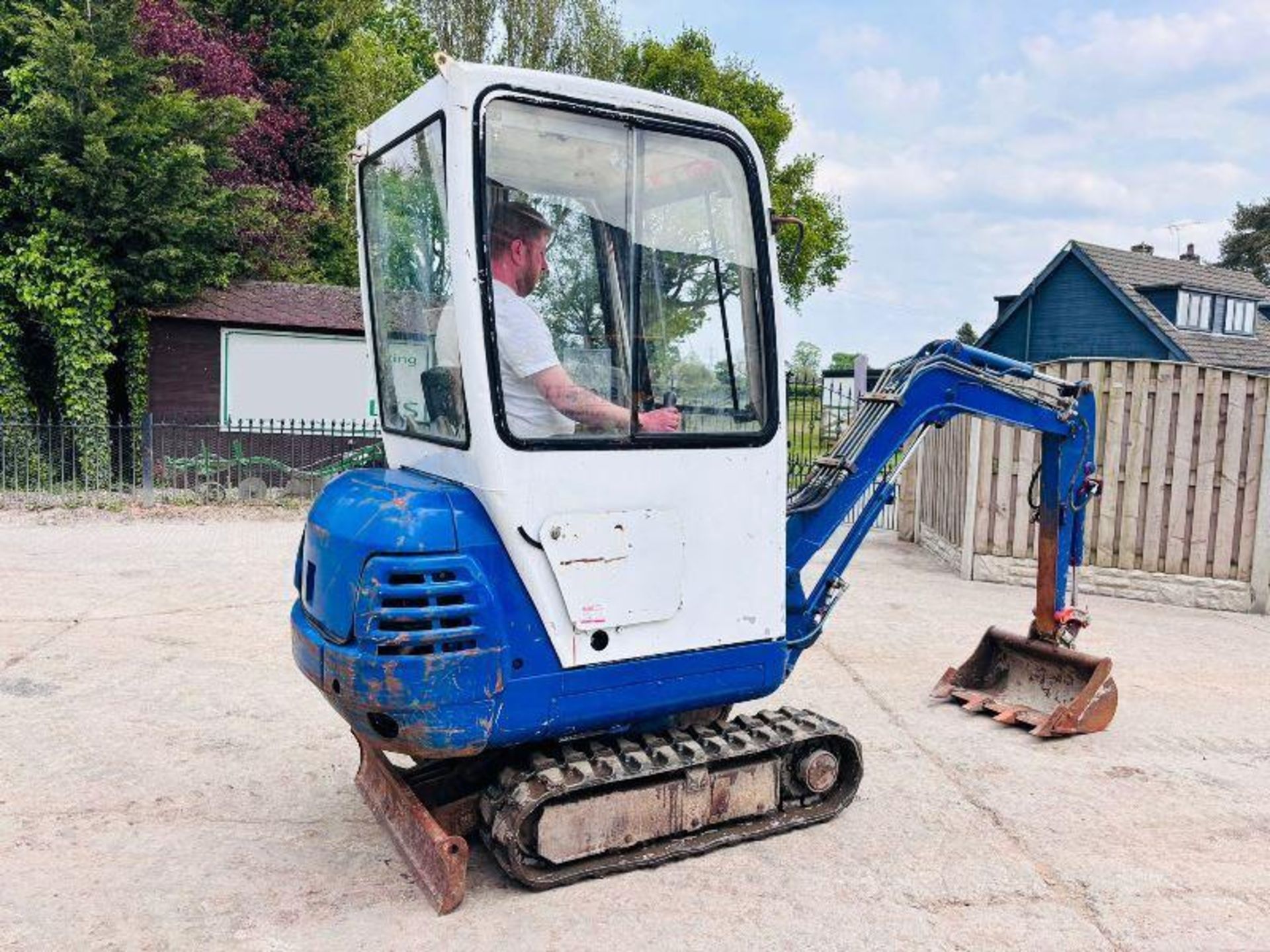 KUBOTA KX41-2 TRACKED EXCAVATOR C/W FULLY GLAZED CABIN - Image 3 of 14