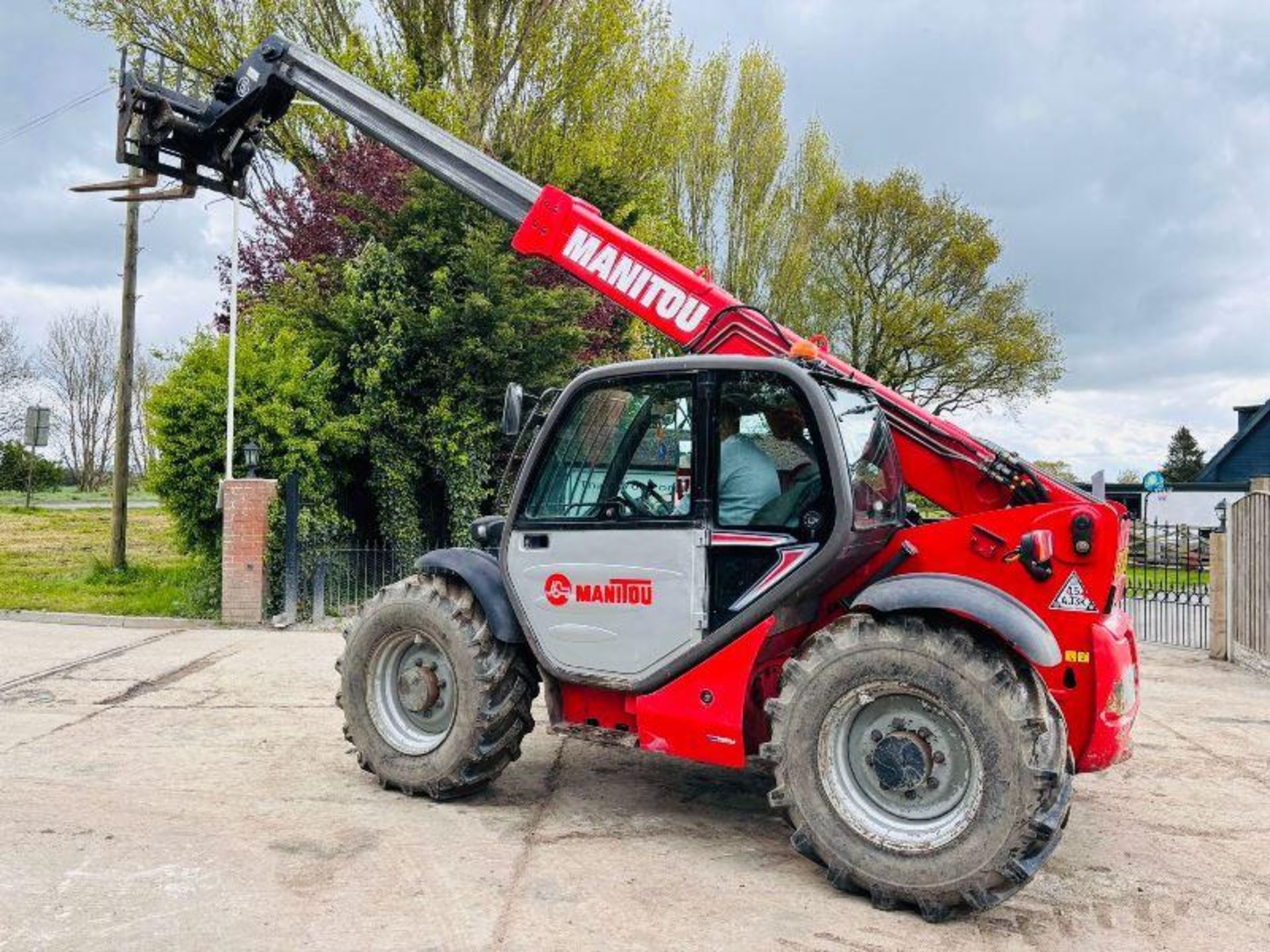 MANITOU MT732 4WD TELEHANDLER *YEAR 2014* C/W PALLET TINES - Image 7 of 19