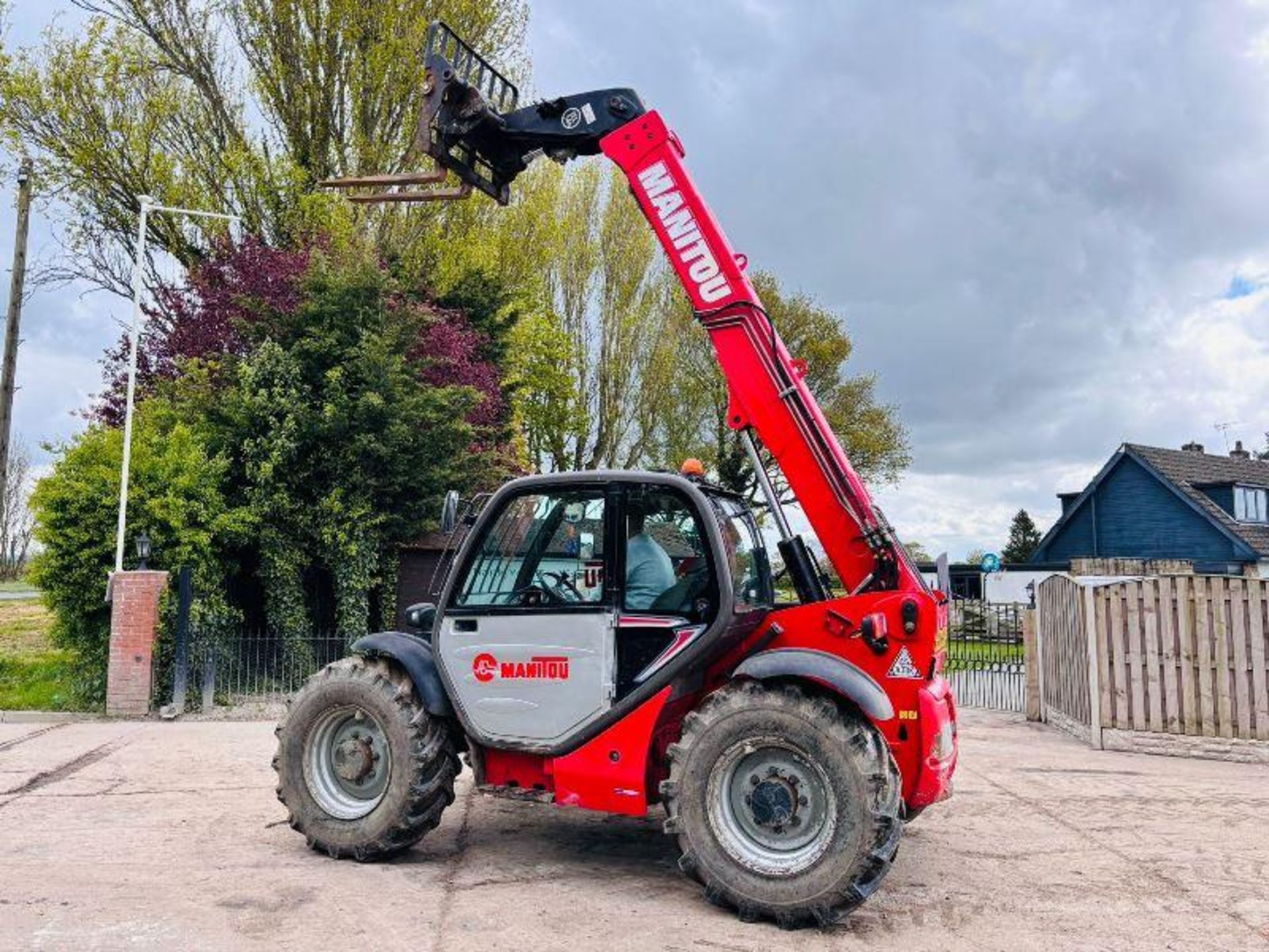 MANITOU MT732 4WD TELEHANDLER *YEAR 2014* C/W PALLET TINES - Image 6 of 19