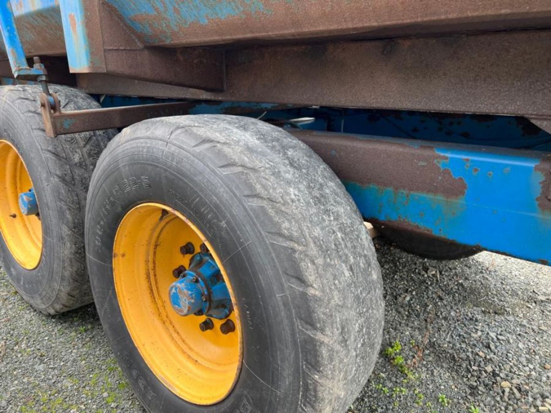 2006 WEST 10TON SILAGE TRAILER - DRAWBAR - AUTO DOOR - Image 6 of 15