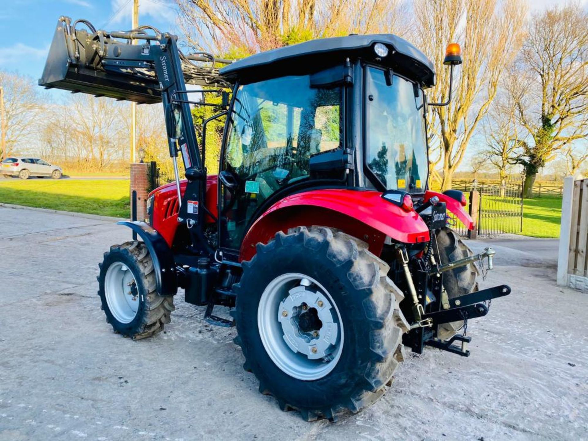 BRAND NEW SIROMER 504 4WD TRACTOR WITH SYNCHRO CAB AND LOADER - Image 6 of 18