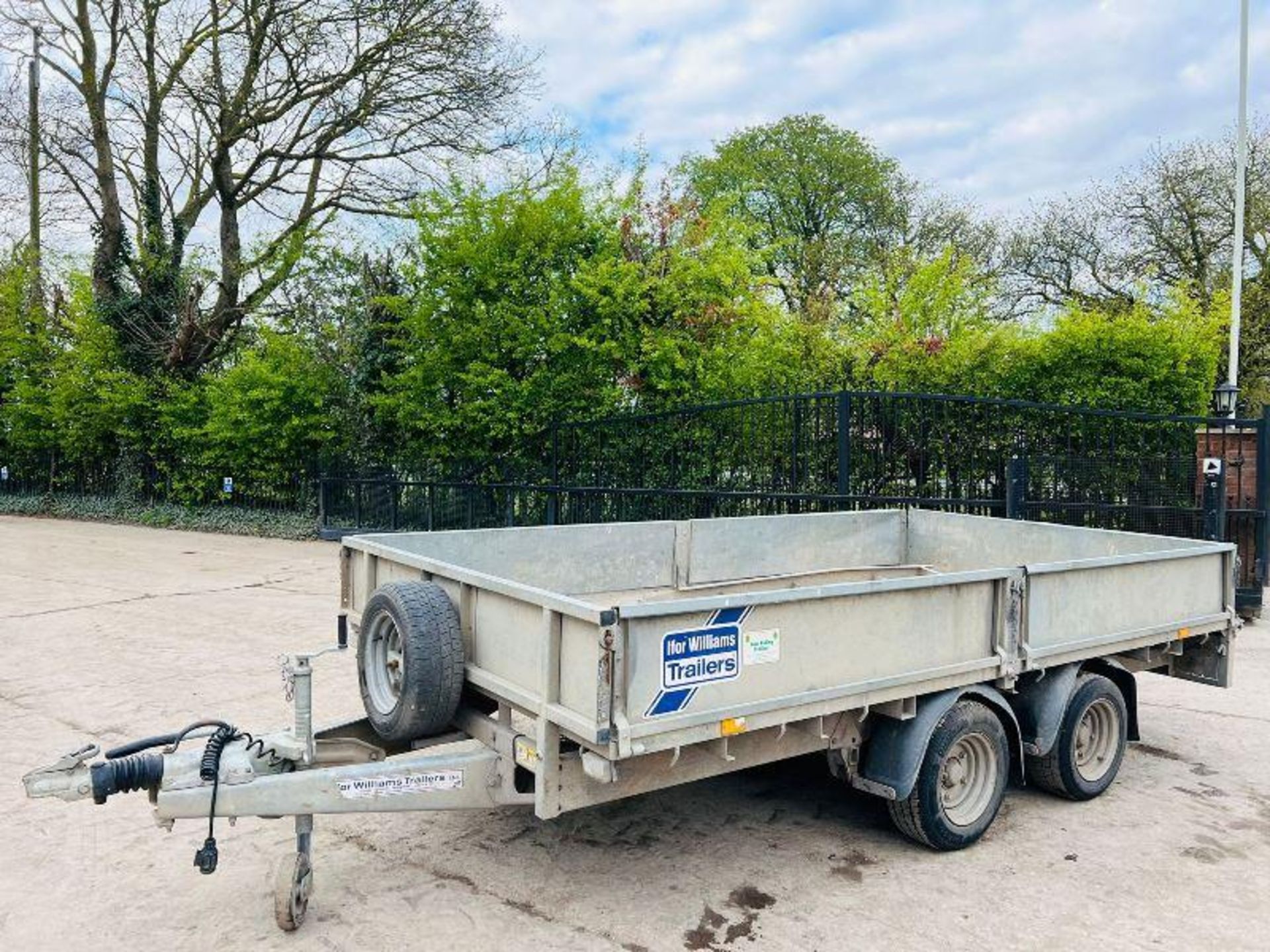 IFOR WILLIAMS TWIN AXLE DROP SIDE TRAILER *YEAR 2020* C/W LOADING RAMPS