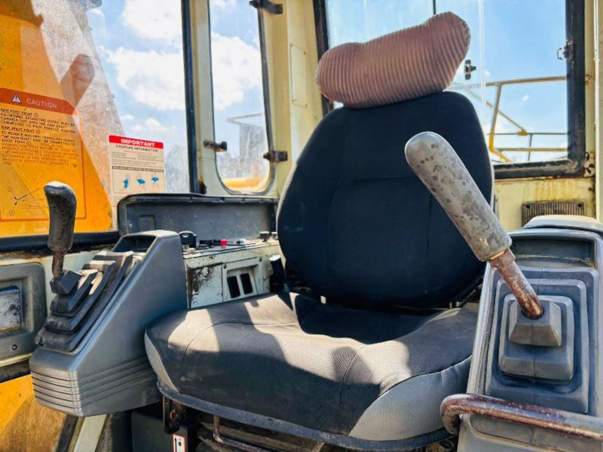 JCB JS130 TRACKED EXCAVATOR C/W QUICK HITCH & 2 X BUCKETS - Image 9 of 15