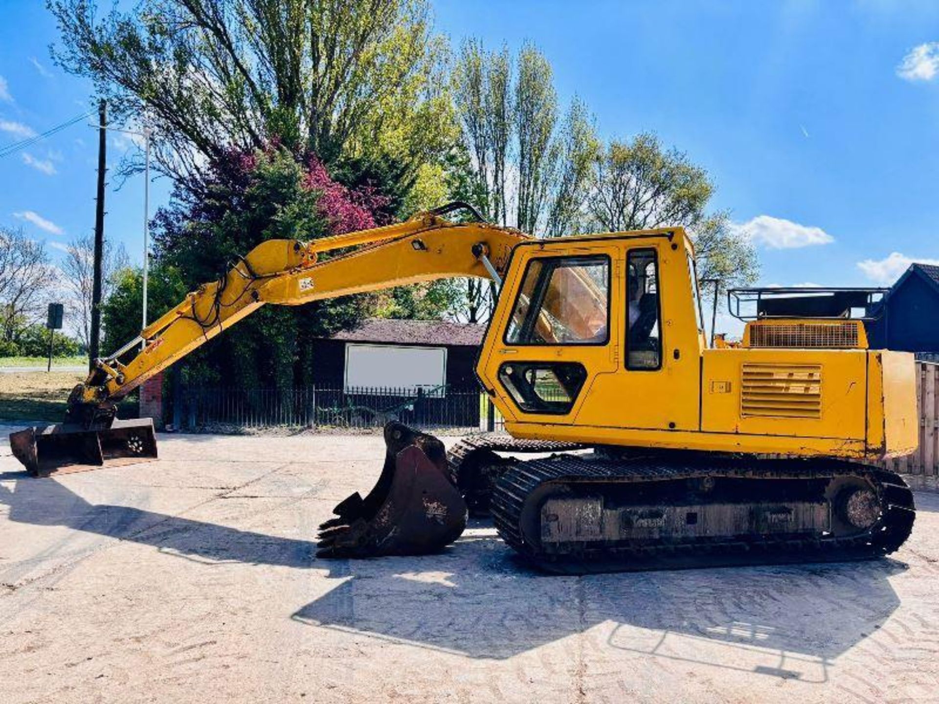 JCB JS130 TRACKED EXCAVATOR C/W QUICK HITCH & 2 X BUCKETS - Image 2 of 15