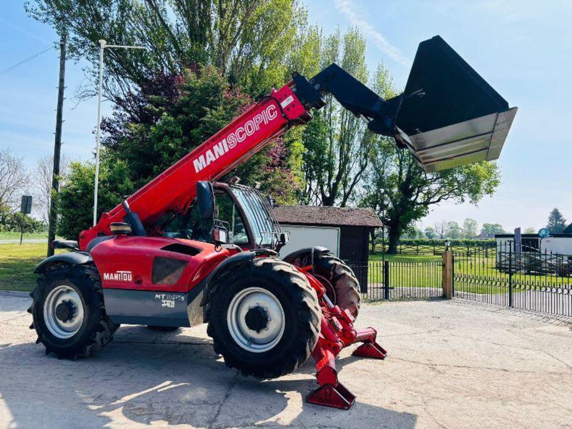 MANITOU MT1030 4WD TELEHANDLER *10.5 METER REACH, 8384 HOURS* C/W PALLET TINES - Bild 2 aus 18