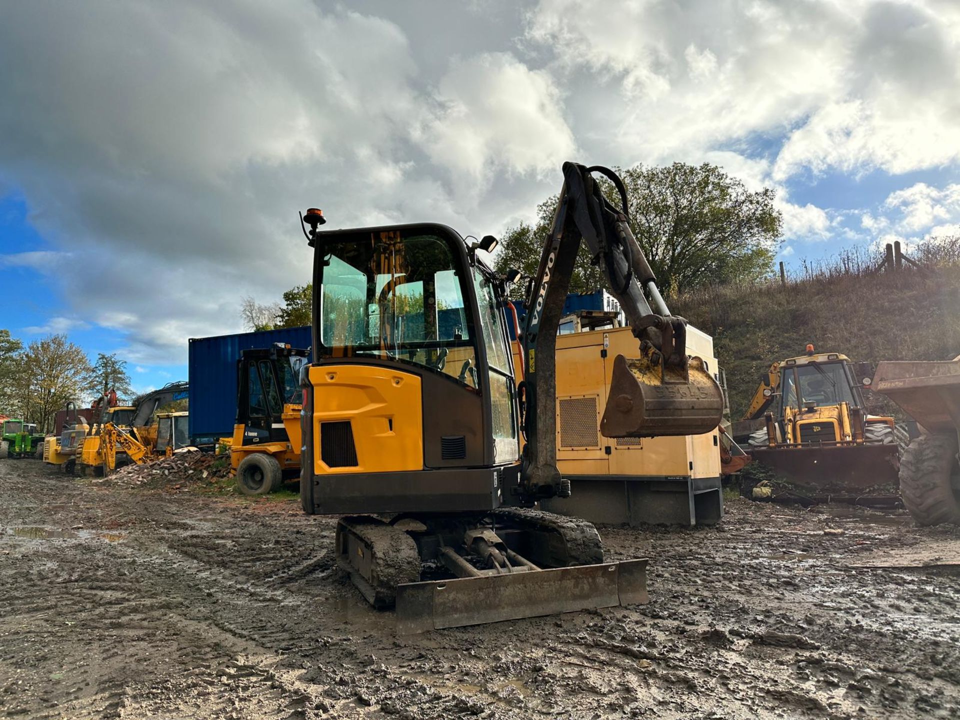 2018 VOLVO EC18E MINI EXCAVATOR - RUNS DRIVES AND WORKS WELL - SHOWING A LOW 1801 HOURS! - Image 21 of 21