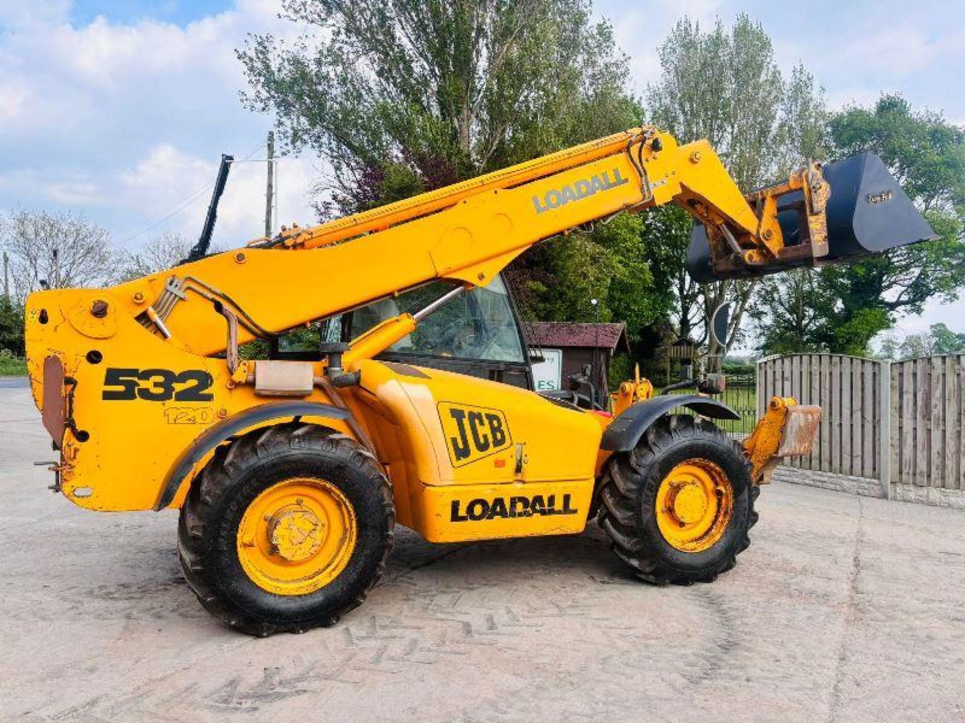 JCB 532-120 4WD TELEHANDLER *12 METER* C/W PALLET TINES & BUCKET - Image 3 of 19