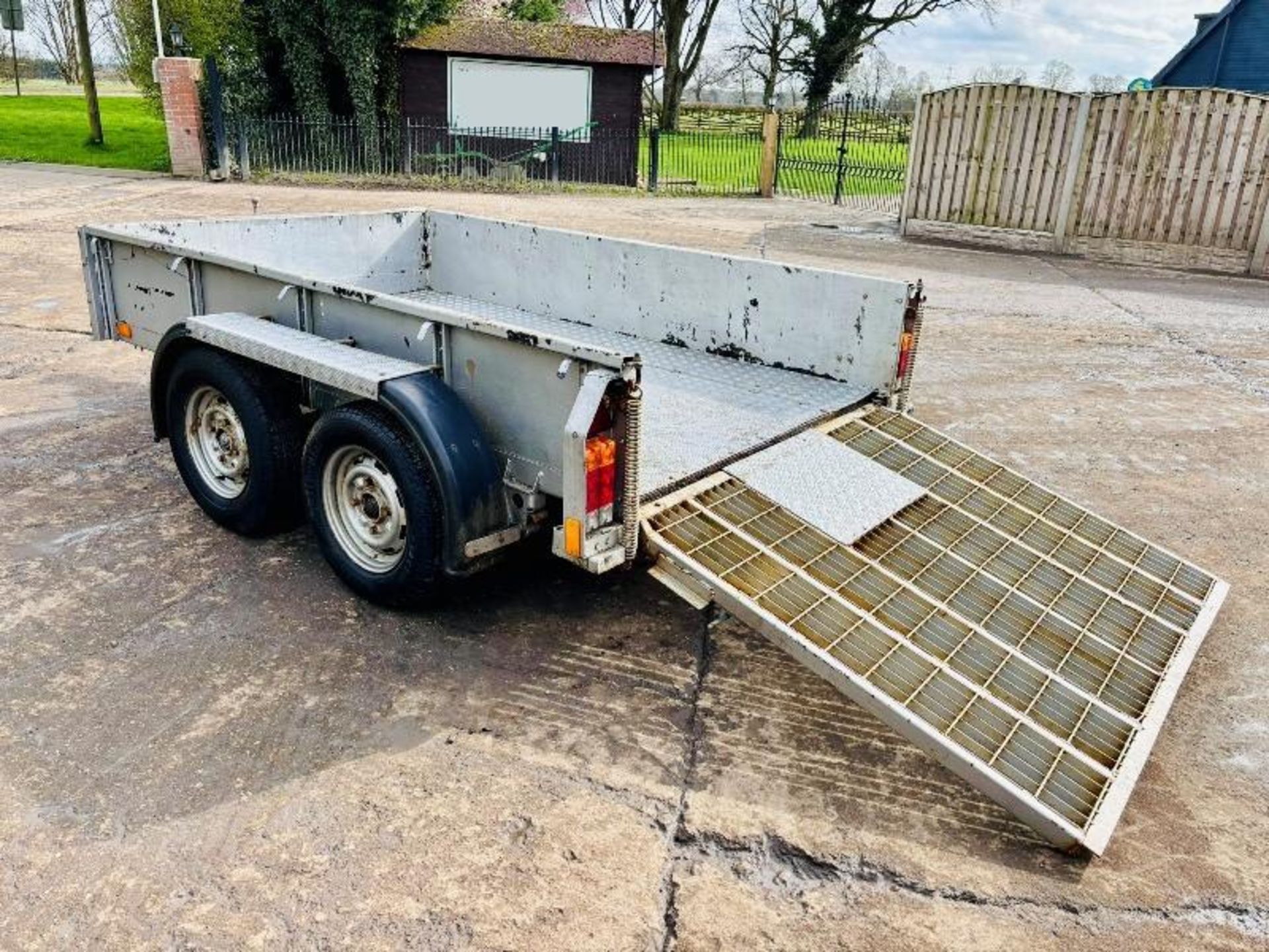 TWIN AXLE PLANT TRAILER C/W LOADING RAMP - Image 5 of 7