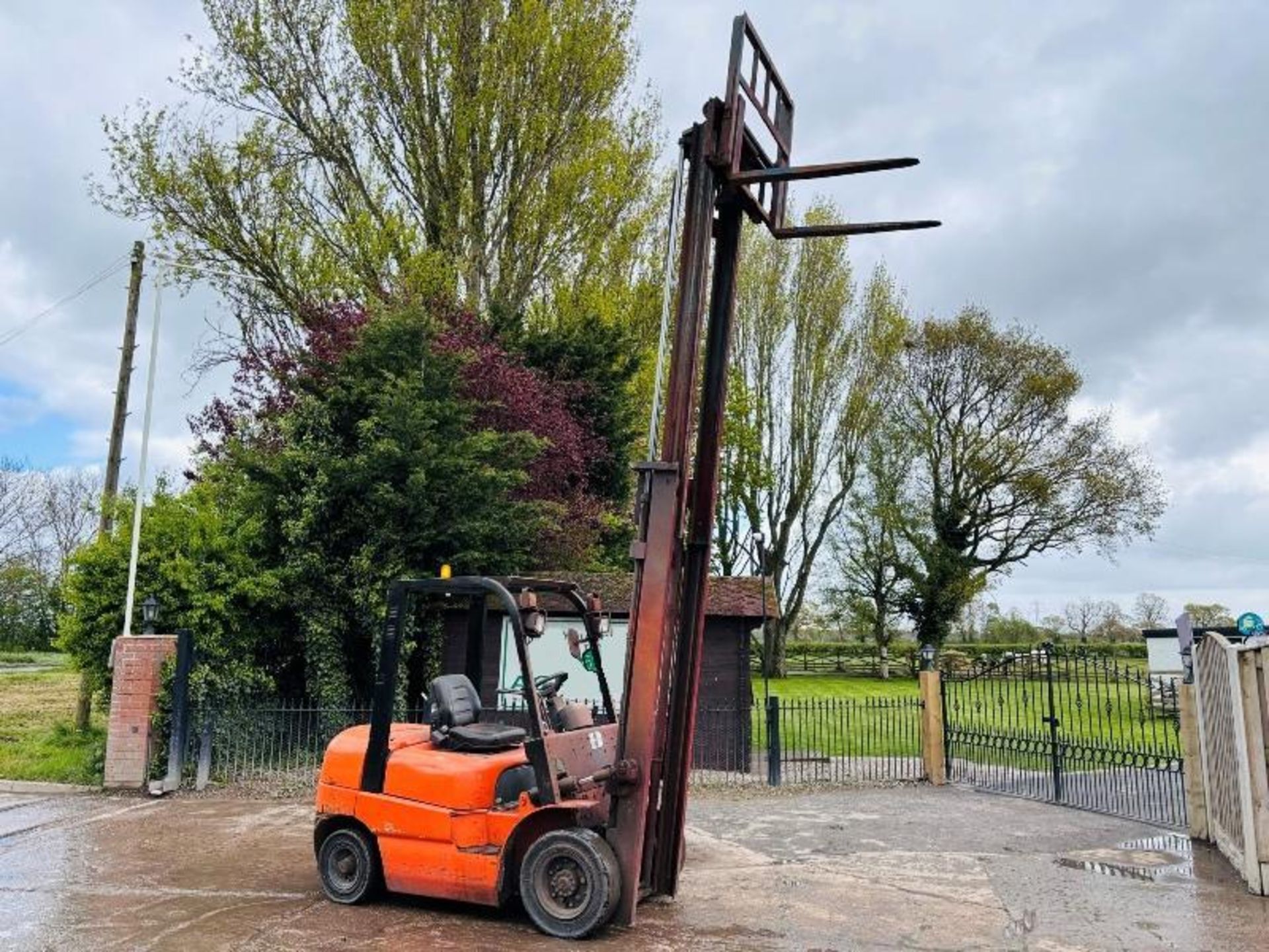 HELI HFD25 DIESEL FORKLIFT C/W PALLET TINES & SIDE SHIFT - Image 5 of 18