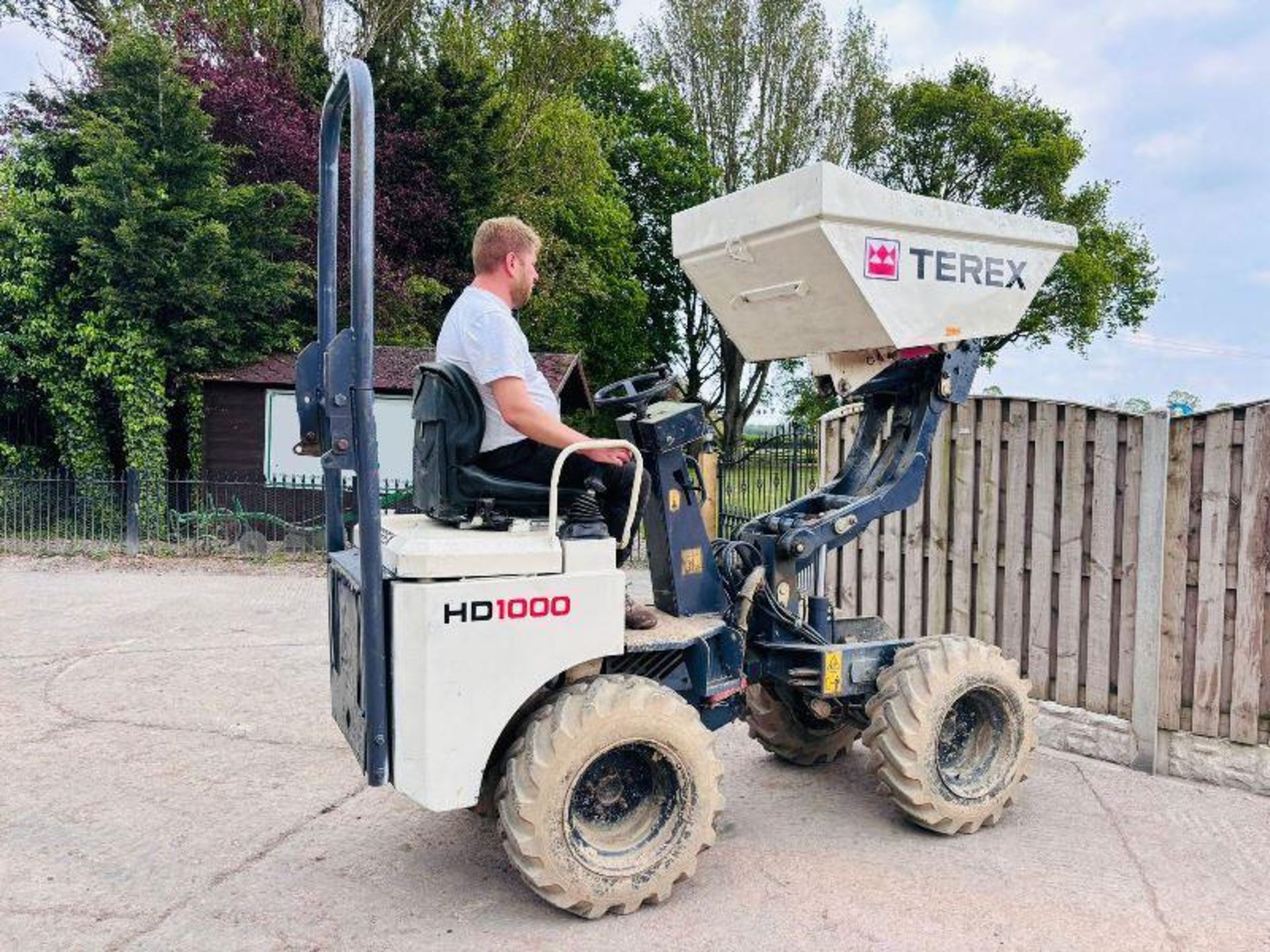 TEREX HD1000 HIGH TIP 4WD DUMPER C/W ROLE BAR - Image 15 of 16