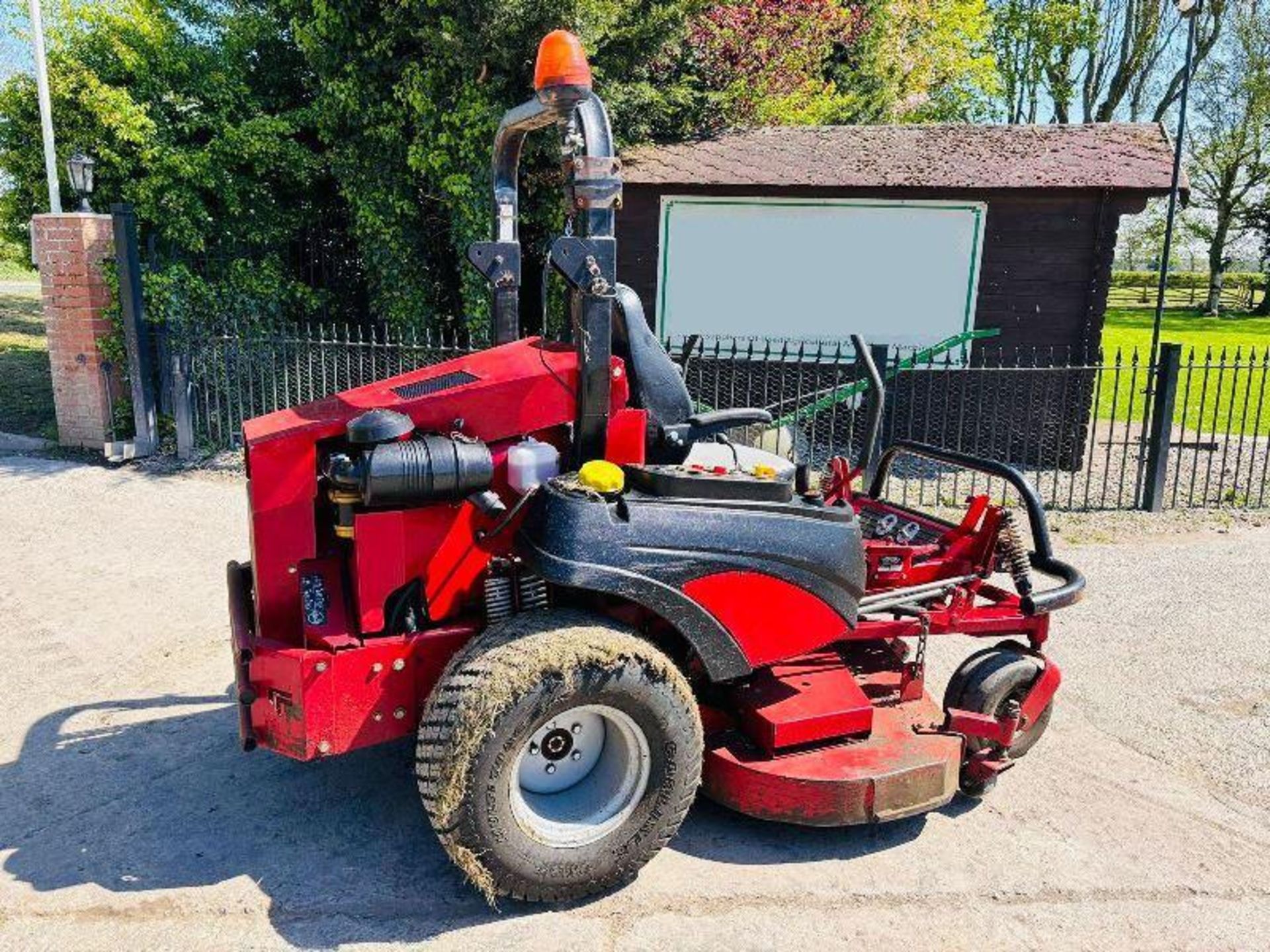 FERRIS DIESEL RIDE ZERO TURN MOWER C/W ROLE BAR - Image 16 of 17