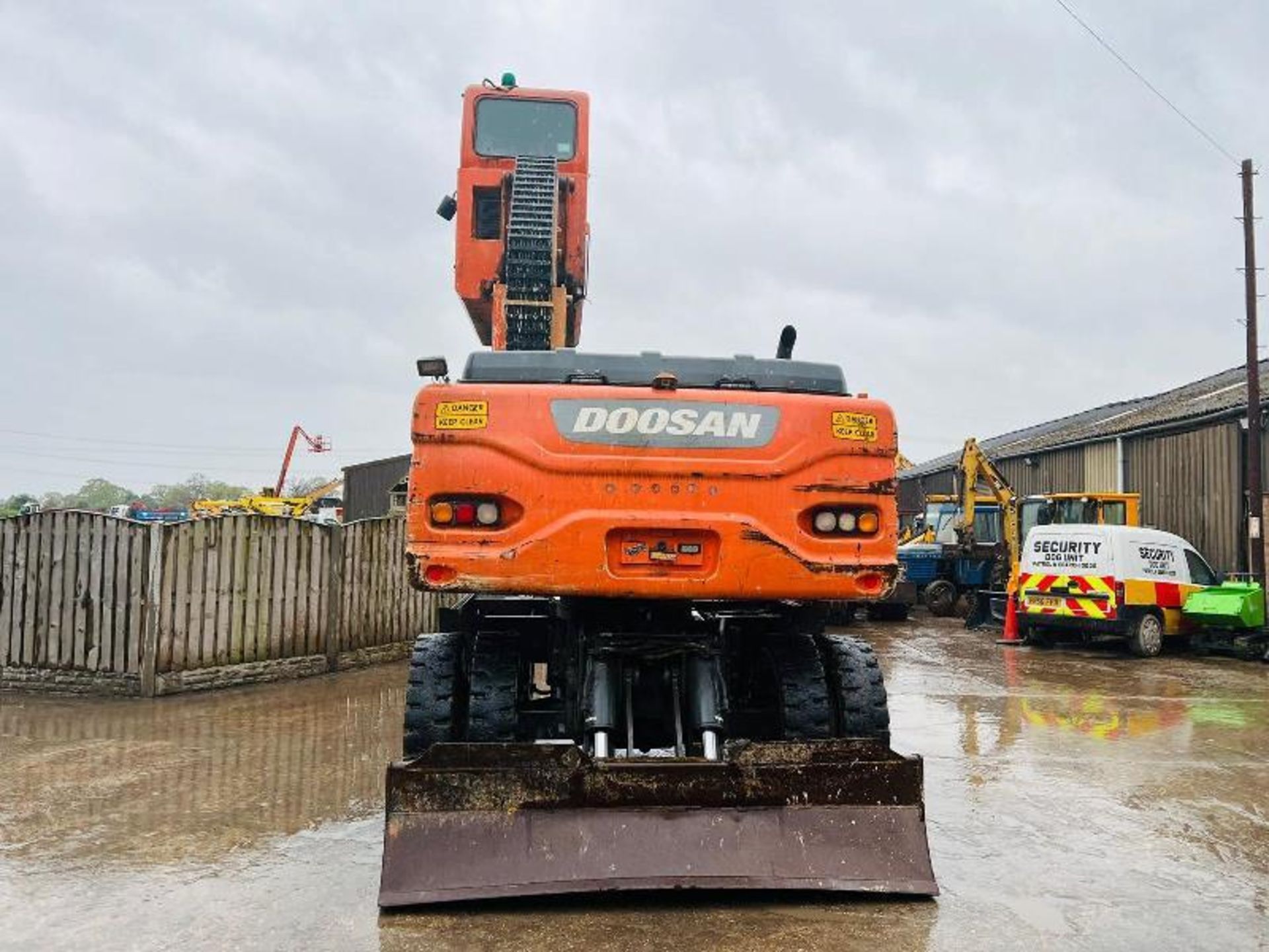 DOOSAN DX190W HIGH RISE CABIN SCRAP HANDLER *YEAR 2010* - Image 11 of 19