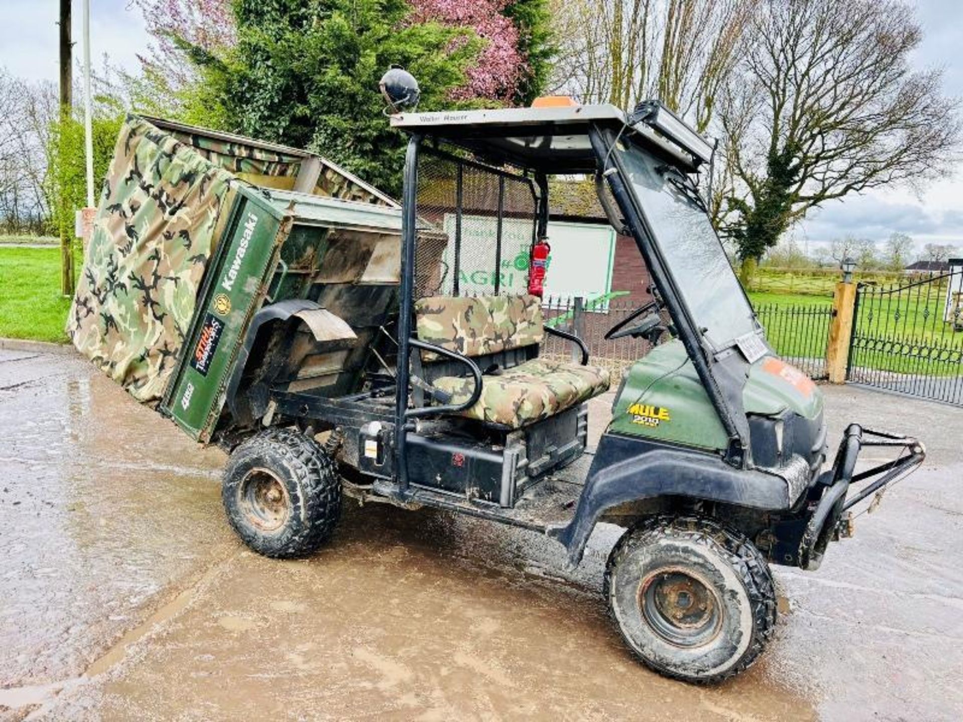 KAWASAKI MULE 4WD UTV *ROAD REGISTERED* C/W REMOTE CONTROL WINCH - Image 4 of 17