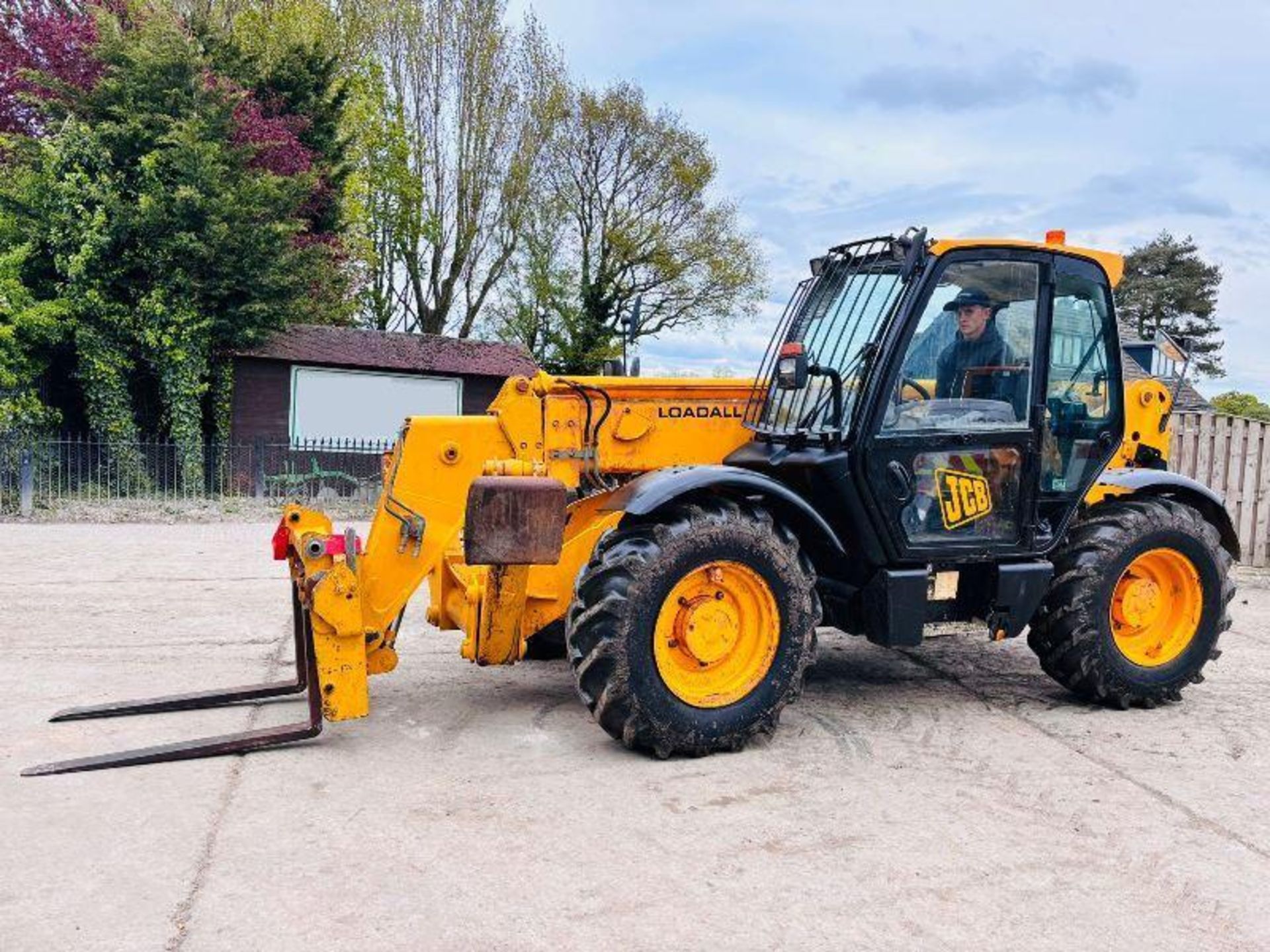 JCB 533-105 4WD TELEHANDLER *10.5 METER REACH* C/W PALLET TINES