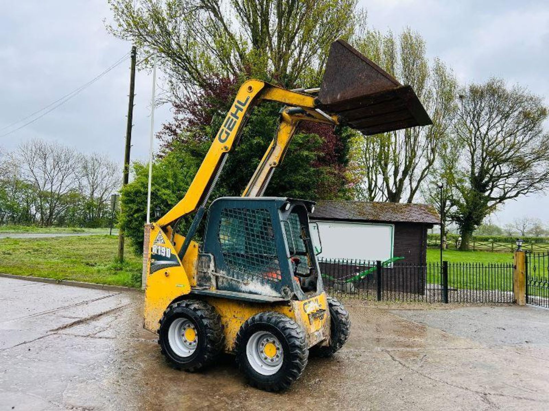 GEHL R190 4WD SKIDSTEER *YEAR 2017, 2875HOURS * C/W BUCKET - Image 3 of 19