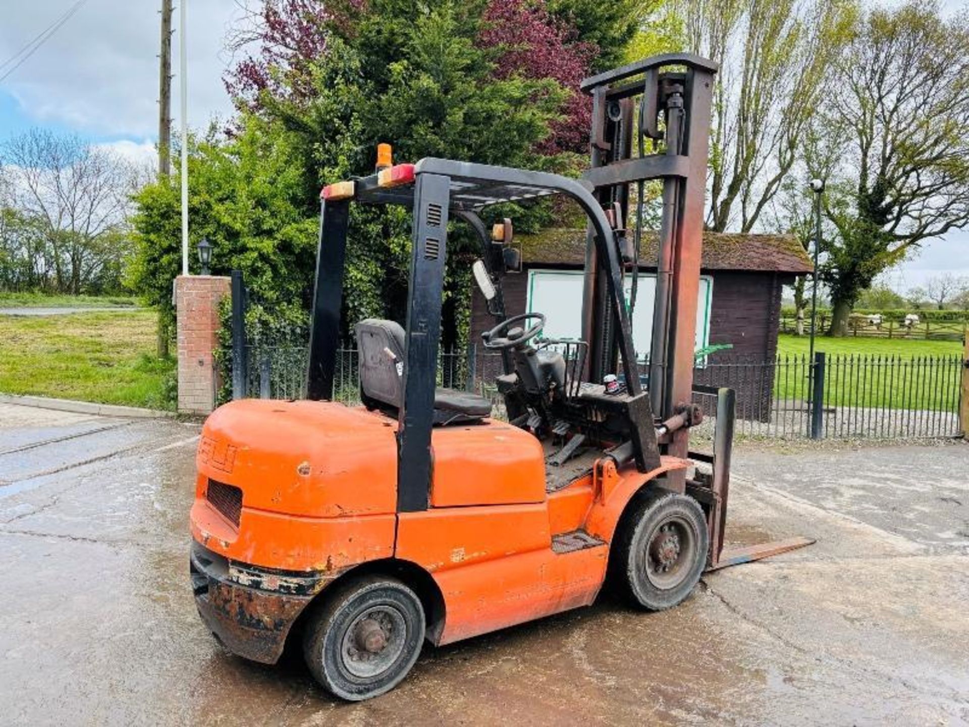 HELI HFD25 DIESEL FORKLIFT C/W PALLET TINES & SIDE SHIFT - Image 16 of 18