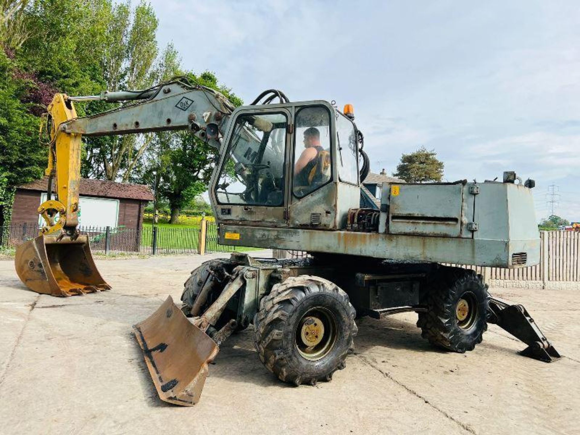 O&K MH56A 4WD WHEELED EXCAVATOR C/W BLADE & SUPPORT LEGS - Image 11 of 11