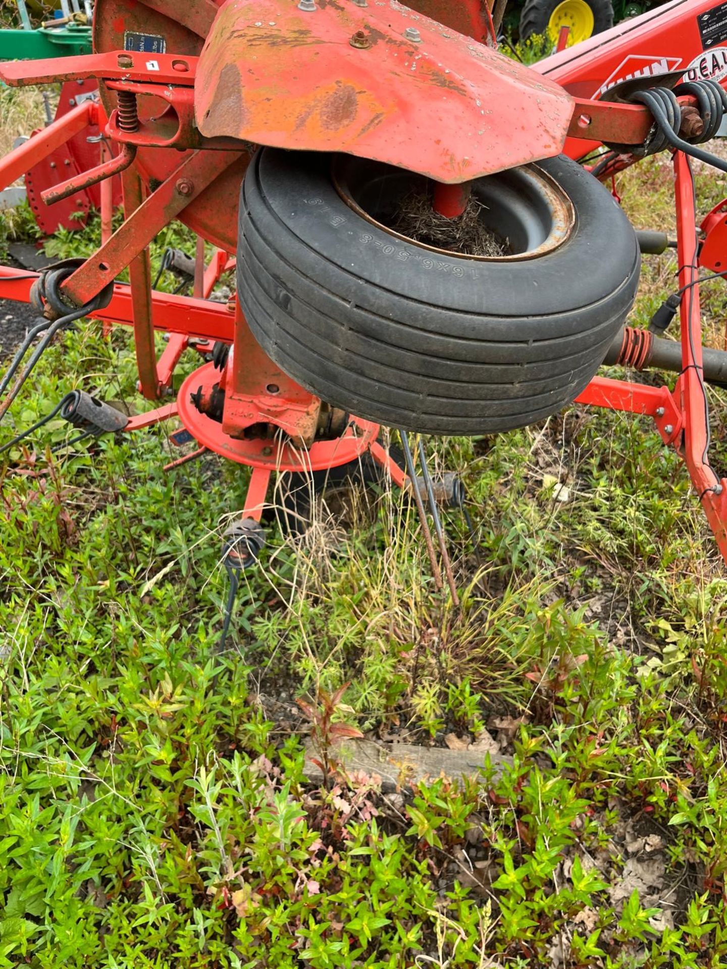 KUHN GF7702 TEDDER - Image 9 of 14