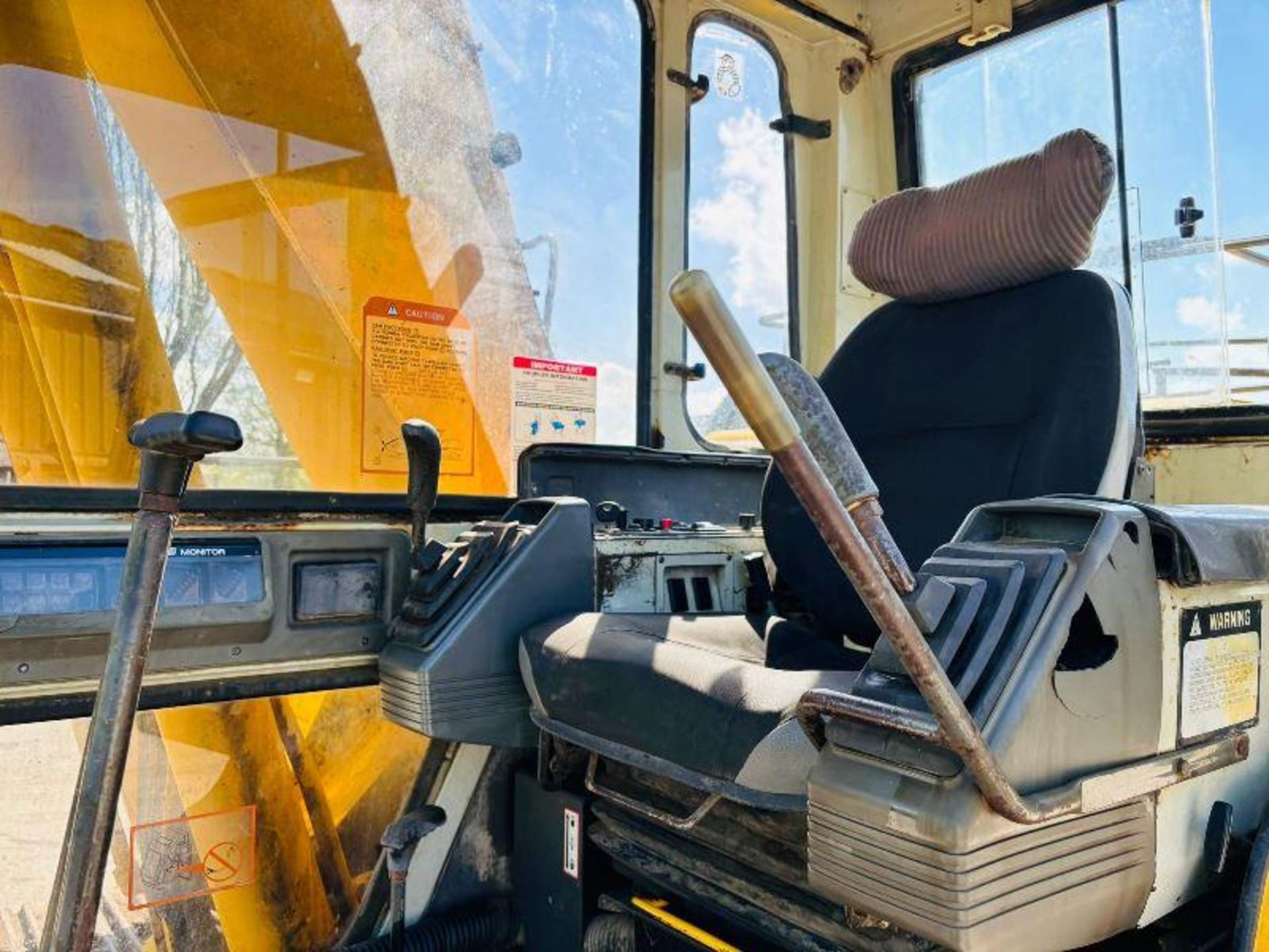 JCB JS130 TRACKED EXCAVATOR C/W QUICK HITCH & 2 X BUCKETS - Image 11 of 15