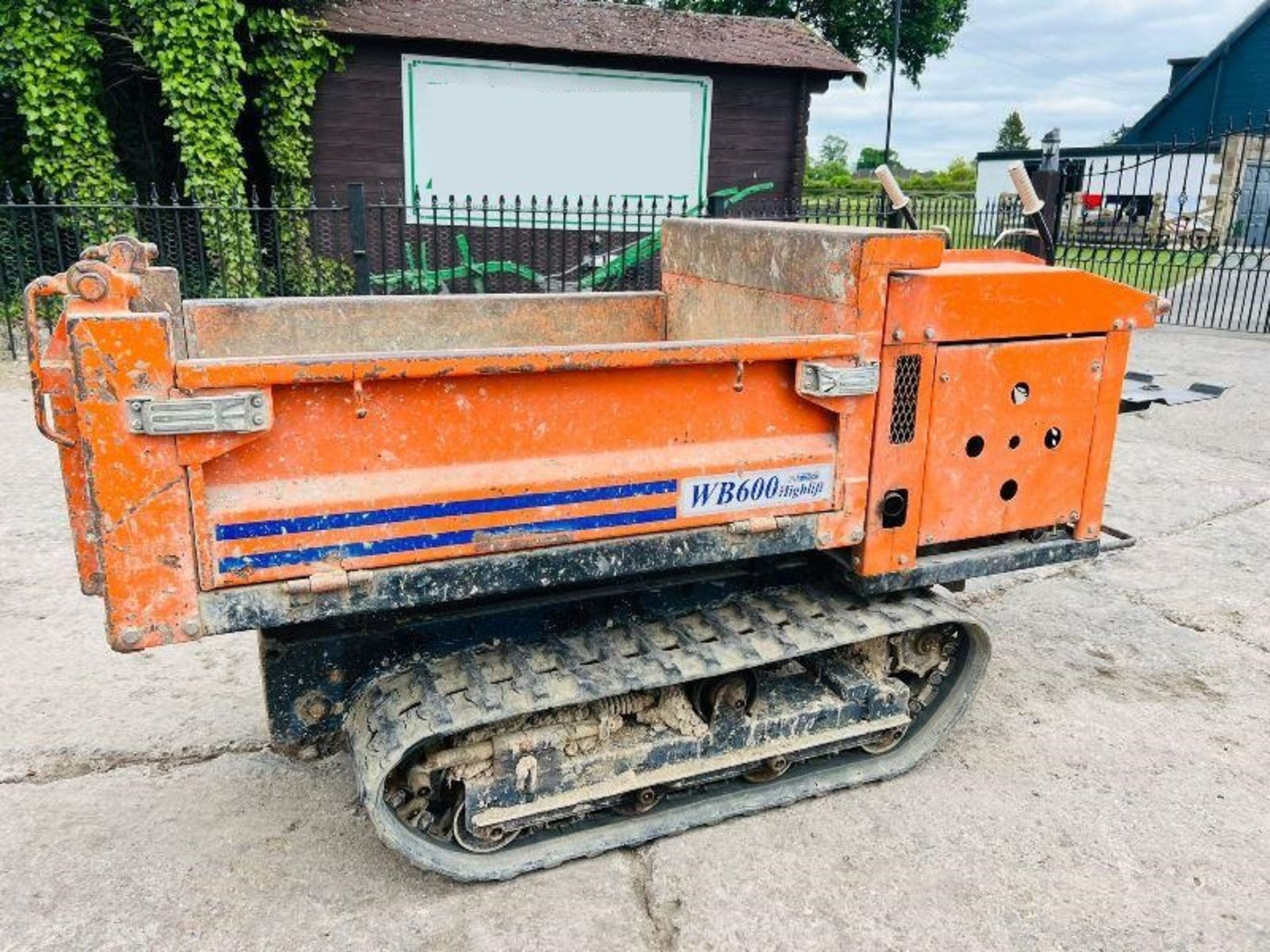 WINBULL WB600 HIGH TIP TRACKED DUMPER C/W MANAL GEAR BOX - Image 8 of 13