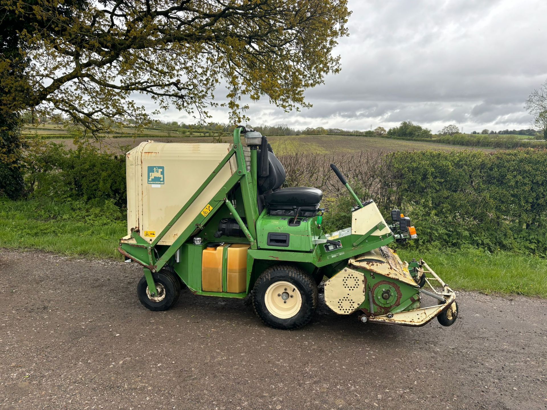 AMAZONE PH125 PROFIHOPPER DIESEL RIDE ON HIGH TIP MOWER