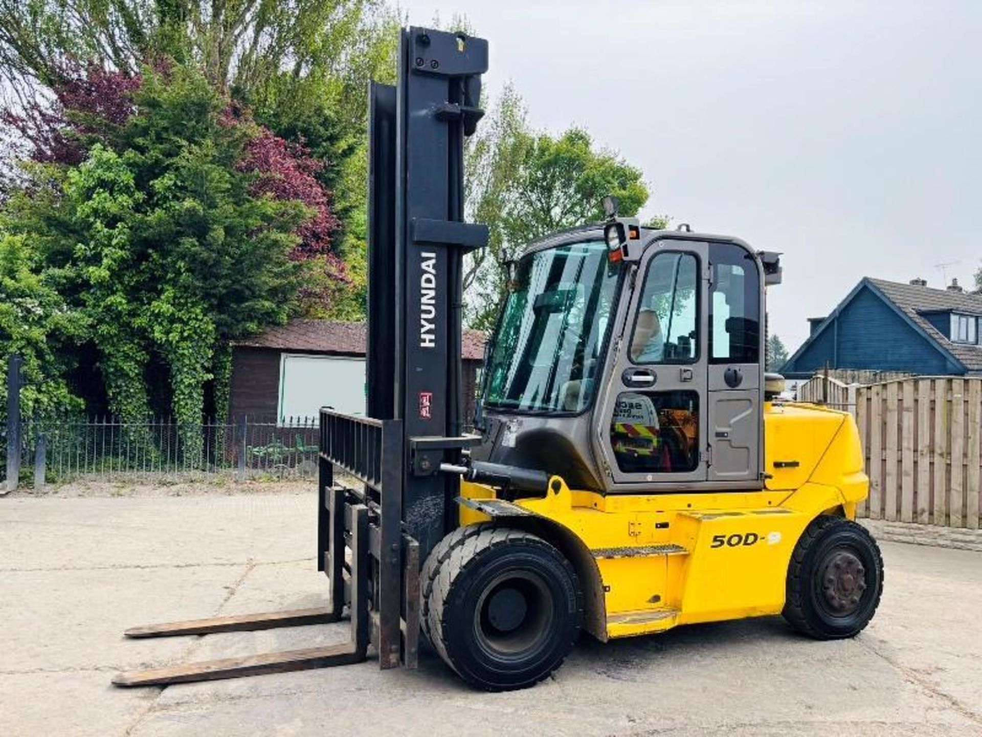 HYUNDAI 50D-9 DIESEL FORKLIFT *YEAR 2016, 5 TON LIFT* C/W SIDE SHIFT - Image 17 of 18